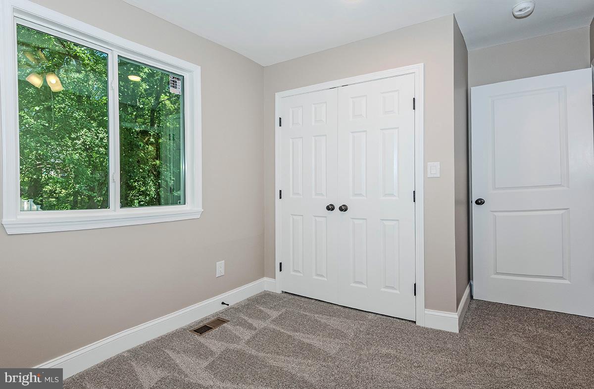 QUEENS PARK - Residential