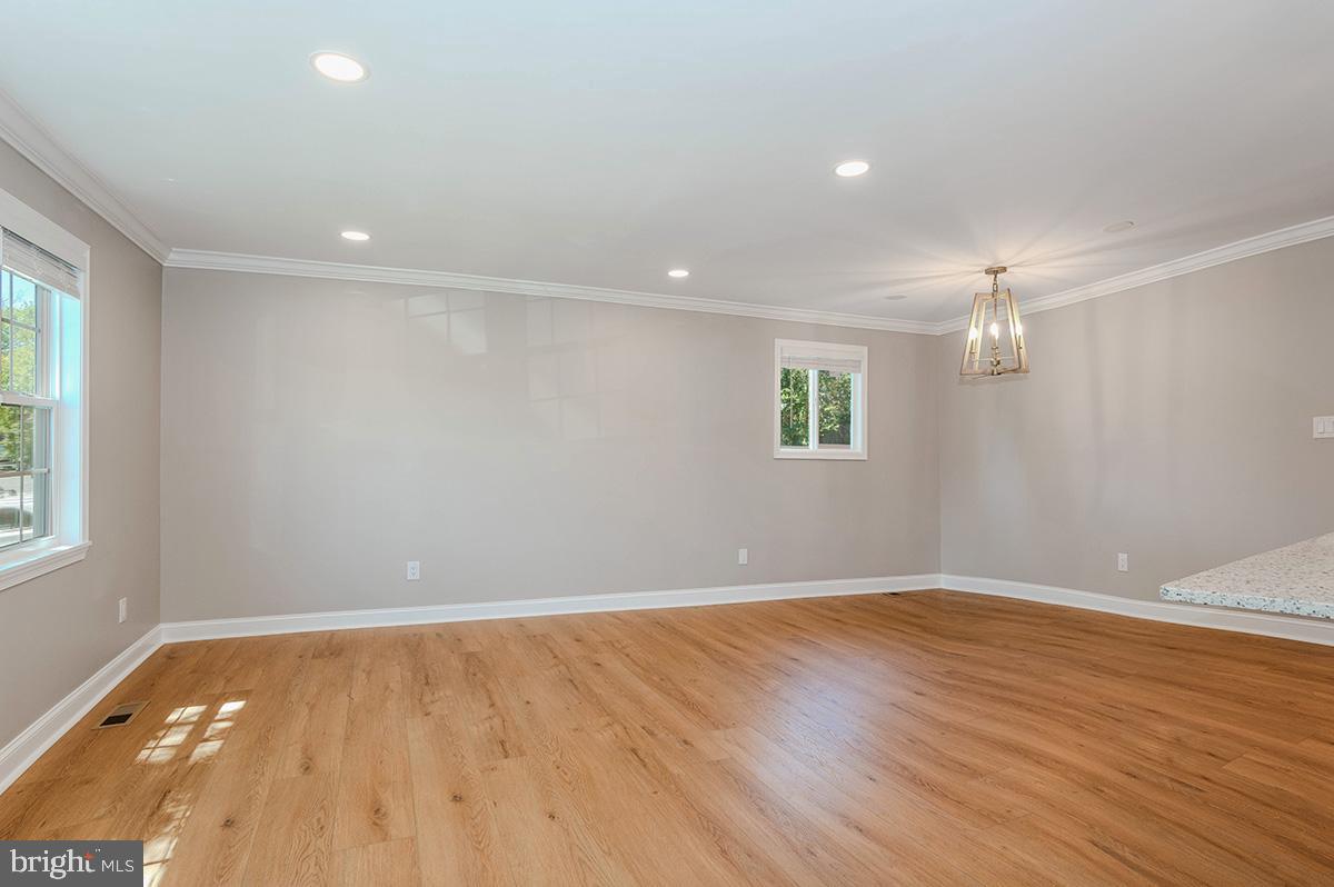 QUEENS PARK - Residential