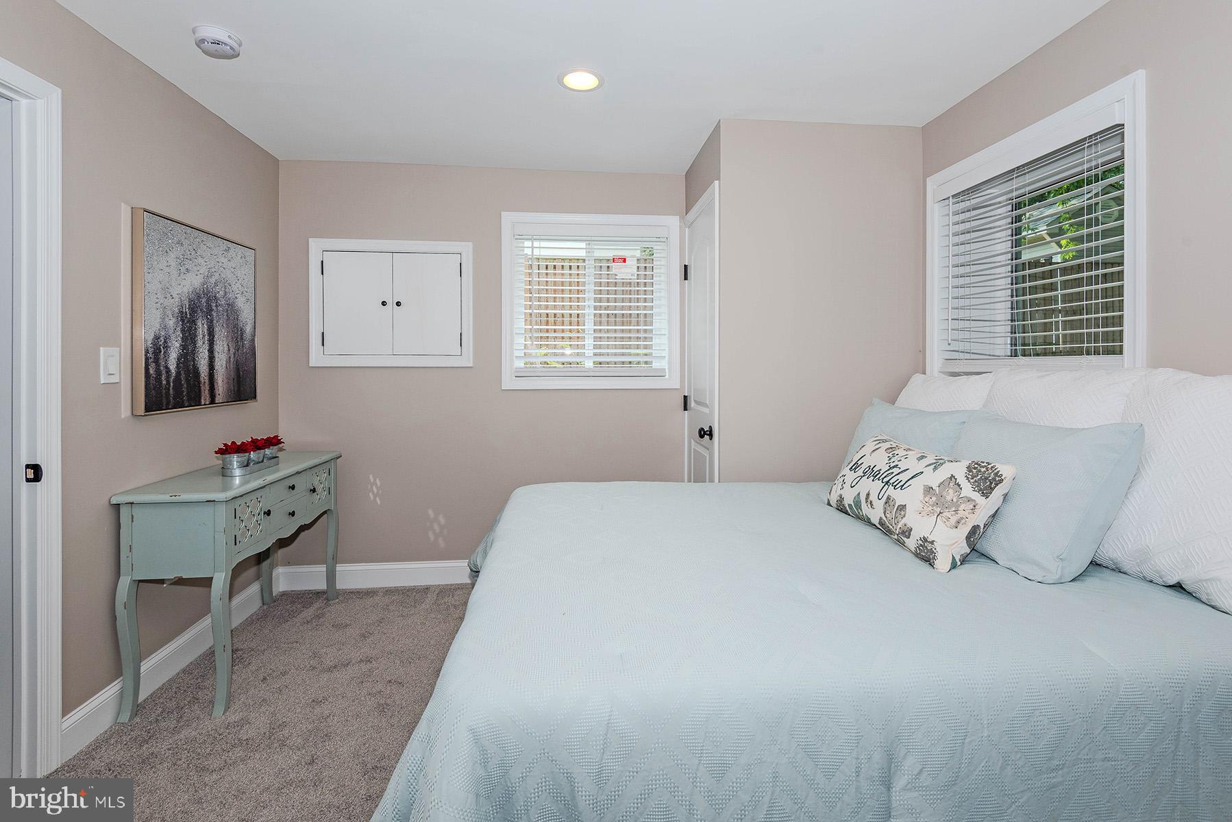 QUEENS PARK - Residential