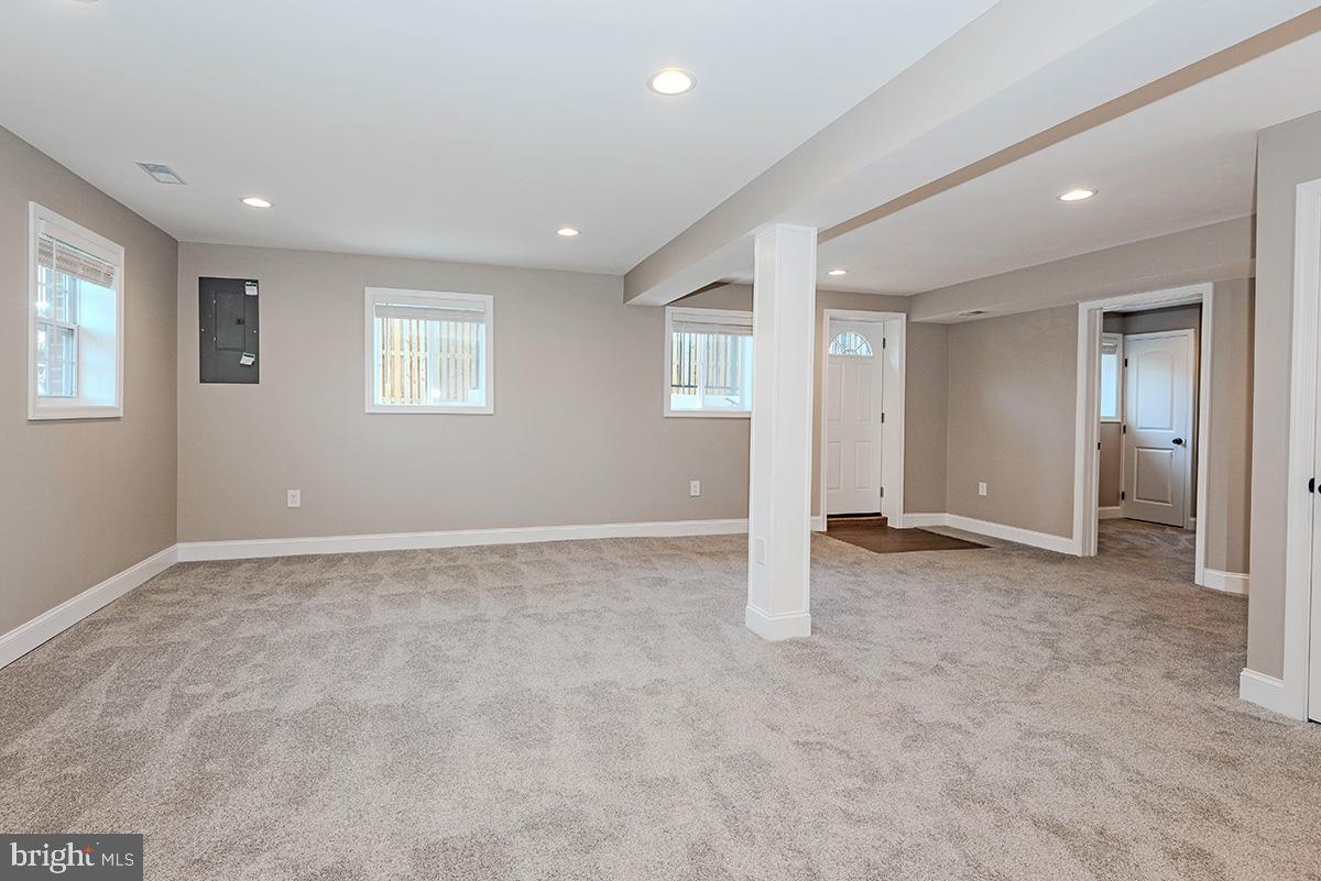 QUEENS PARK - Residential