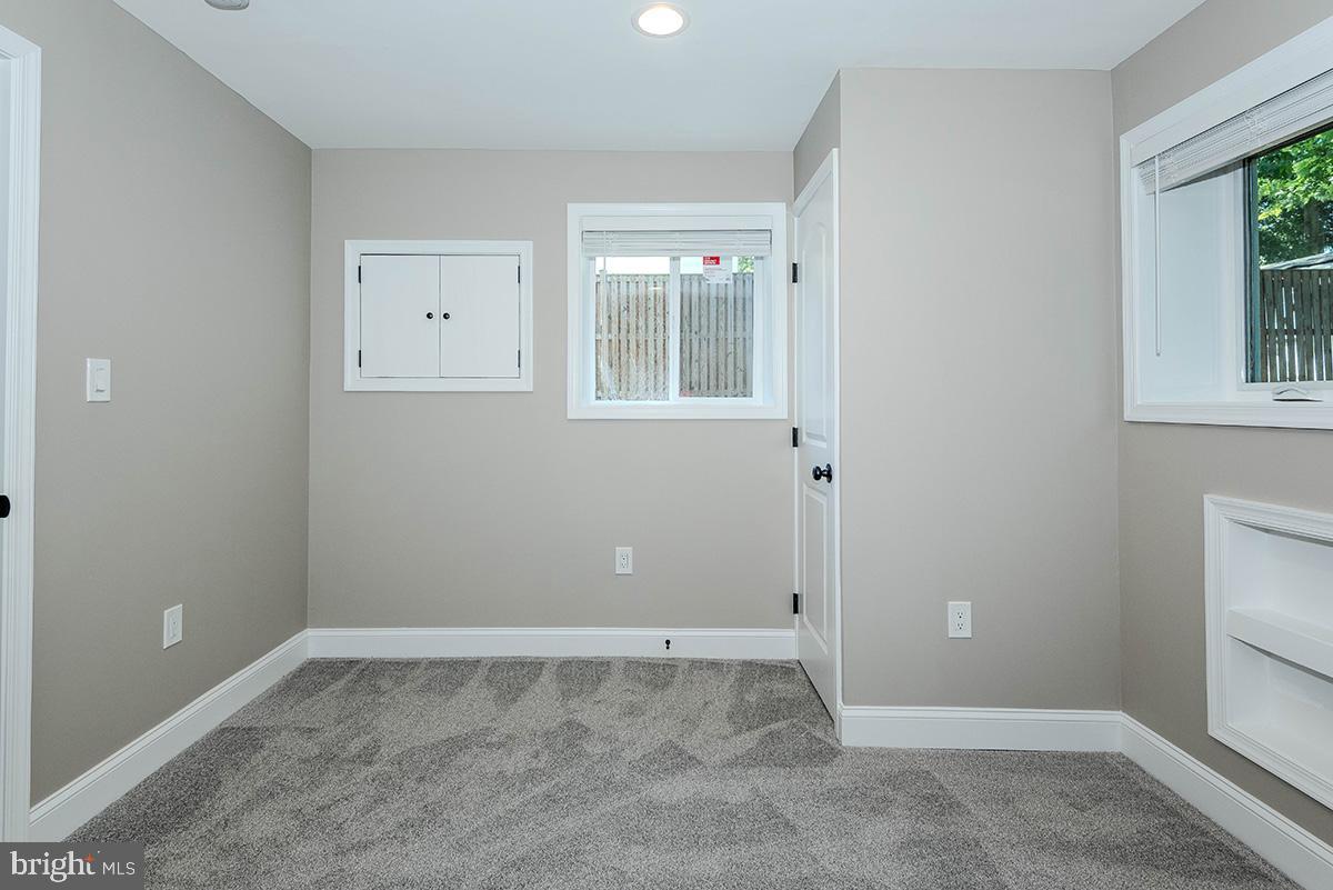 QUEENS PARK - Residential