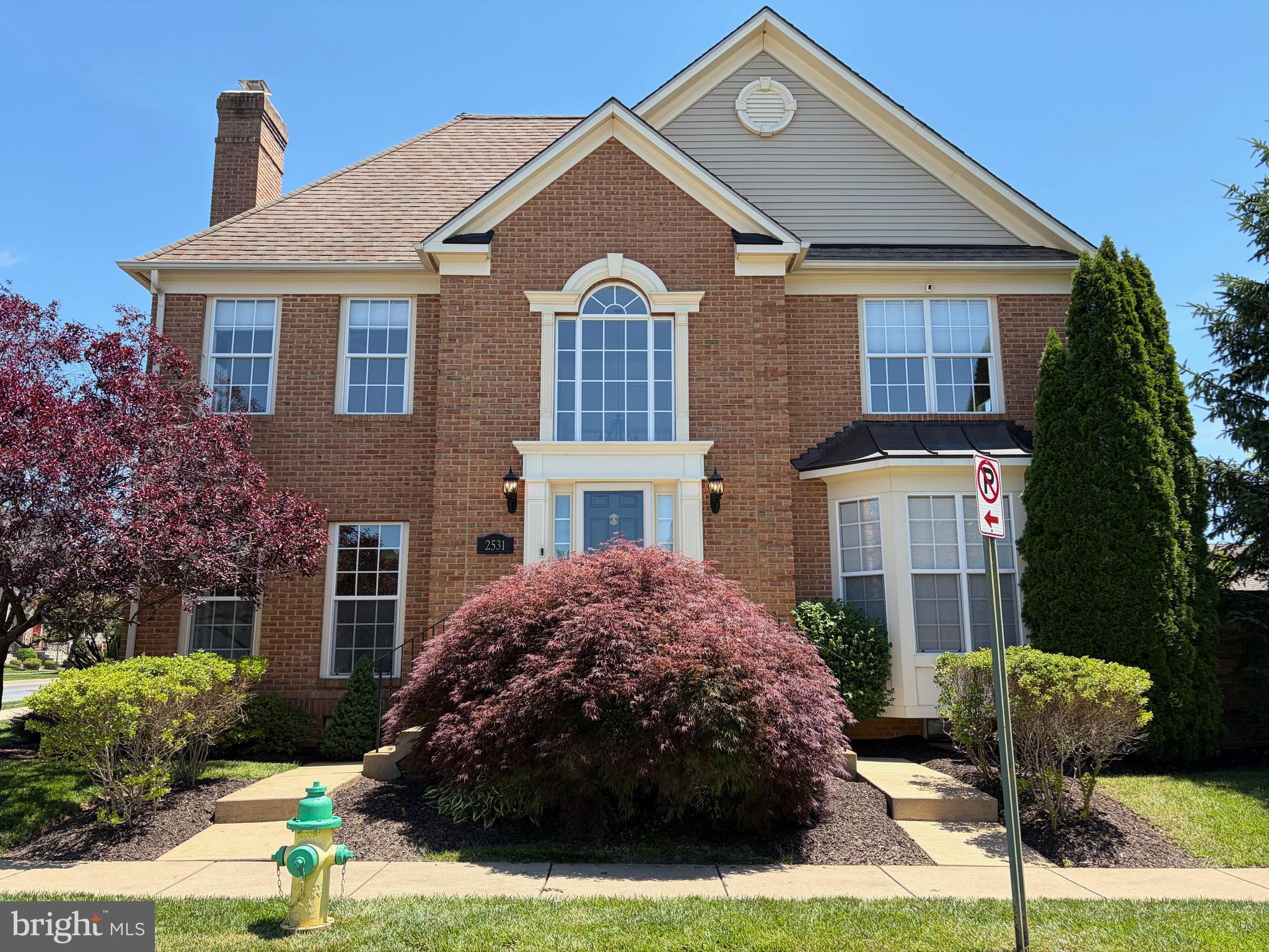 This thoughtfully designed three-bedroom, three-and-a-half-bath townhome offers approximately 2,918 square feet of beautifully appointed living space in the sought-after Wormans Mill community. 🏡🏡
A dramatic two-story entry foyer welcomes you into this elegant urban home, where upper-level views of the Catoctin Mountain peaks provide a stunning backdrop. The spacious dining room serves as the heart of the main level, flanked by a gourmet kitchen and an inviting living room featuring a cozy wood-burning fireplace. 🏡🏡The kitchen is equipped with high-end Monogram stainless-steel appliances and showcases hardwood floors, extended warm cherry cabinetry, and granite countertops. Convenient access from the attached two-car garage makes unloading groceries and deliveries effortless. 🏡🏡Upstairs, the spacious primary suite features a walk-in closet and a luxurious private bath complete with a soaking tub, separate walk-in shower, and dual vanities. Two additional bedrooms, a full bath, and a laundry room complete the second level. 🏡🏡The finished lower level offers exceptional flexibility for a variety of uses, including a recreation room, hobby space, guest quarters, or home office. A full bathroom on this level adds additional convenience. 🏡🏡Outdoor living is equally impressive, with a composite deck and patio fully surrounded by mature trees, creating a unique private oasis. A retractable awning provides shade throughout the day, creating a peaceful outdoor retreat ideal for relaxing or entertaining. 🏡🏡Residents of Wormans Mill enjoy outstanding amenities, including a clubhouse with a fitness room, library/living area, and full kitchen, as well as a community pool, pickleball courts, tennis courts, and basketball courts. 🏡🏡Ideally located near historic Frederick, Carroll Creek events, major commuter routes, shopping, and dining, this exceptional home combines comfort, convenience, and community living. 🏡🏡Don’t miss the opportunity to tour this beautiful property.