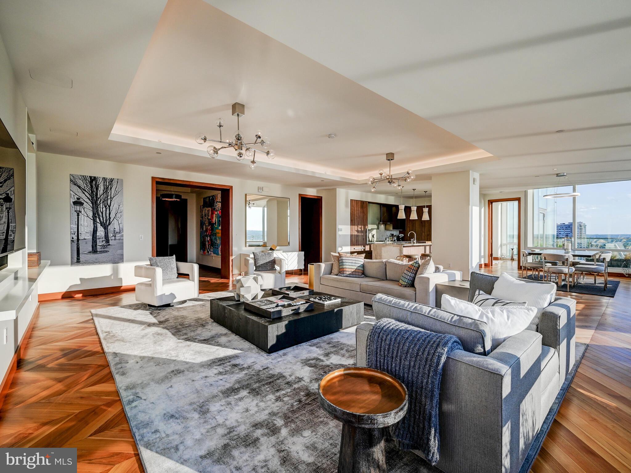 FOUR SEASONS PRIVATE RESIDENCES - Residential