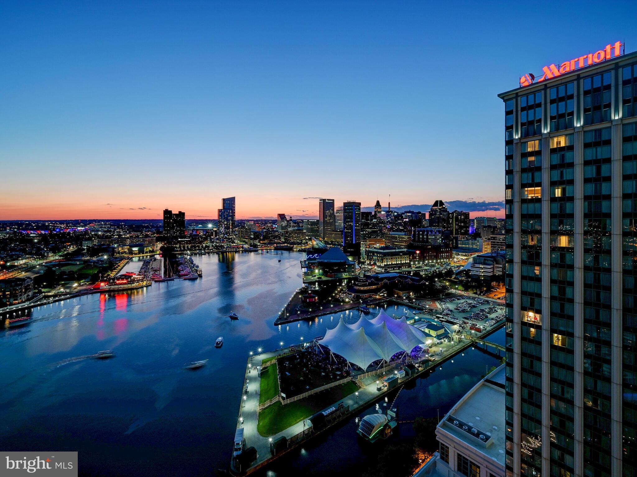 FOUR SEASONS PRIVATE RESIDENCES - Residential