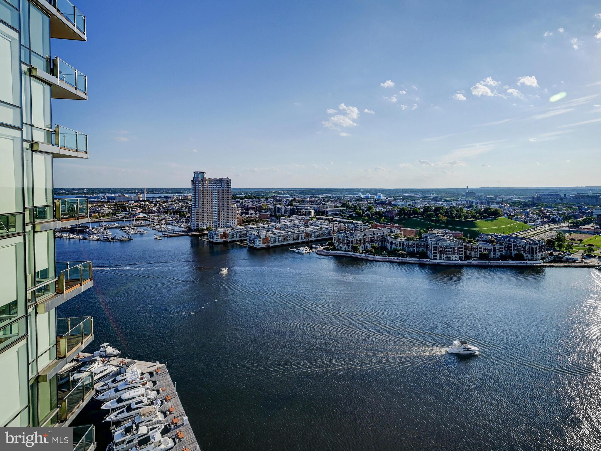 FOUR SEASONS PRIVATE RESIDENCES - Residential
