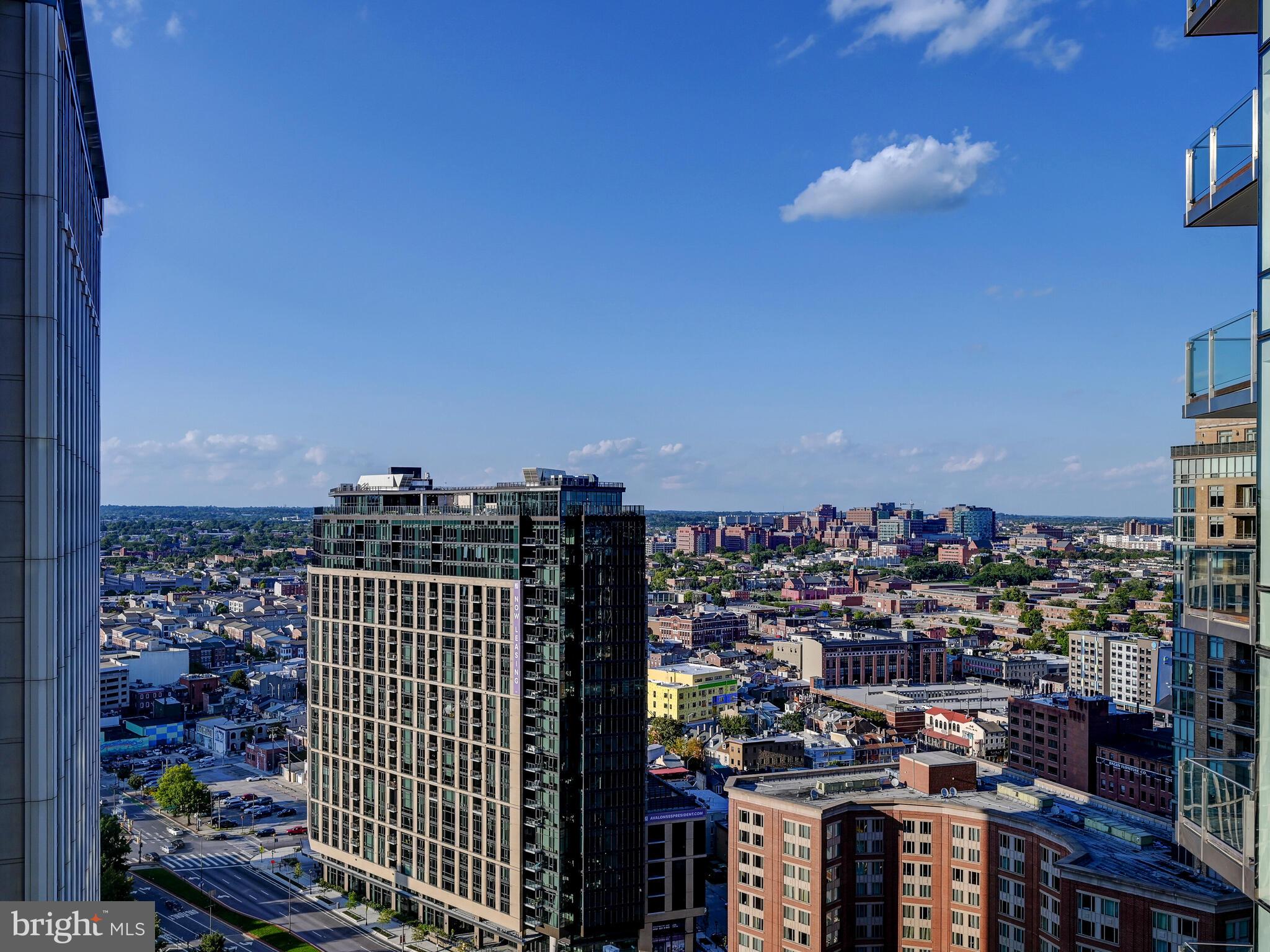 FOUR SEASONS PRIVATE RESIDENCES - Residential