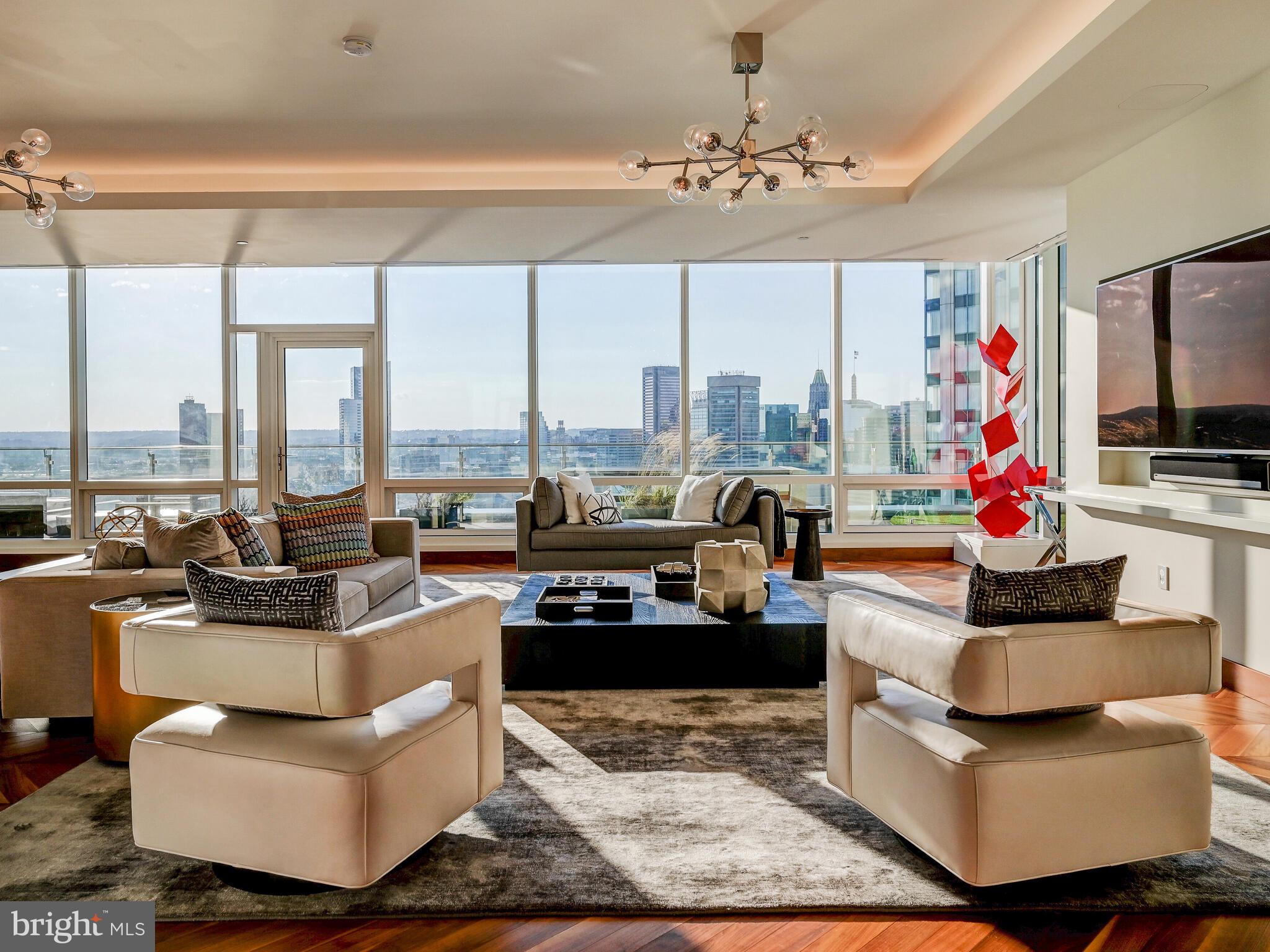 FOUR SEASONS PRIVATE RESIDENCES - Residential