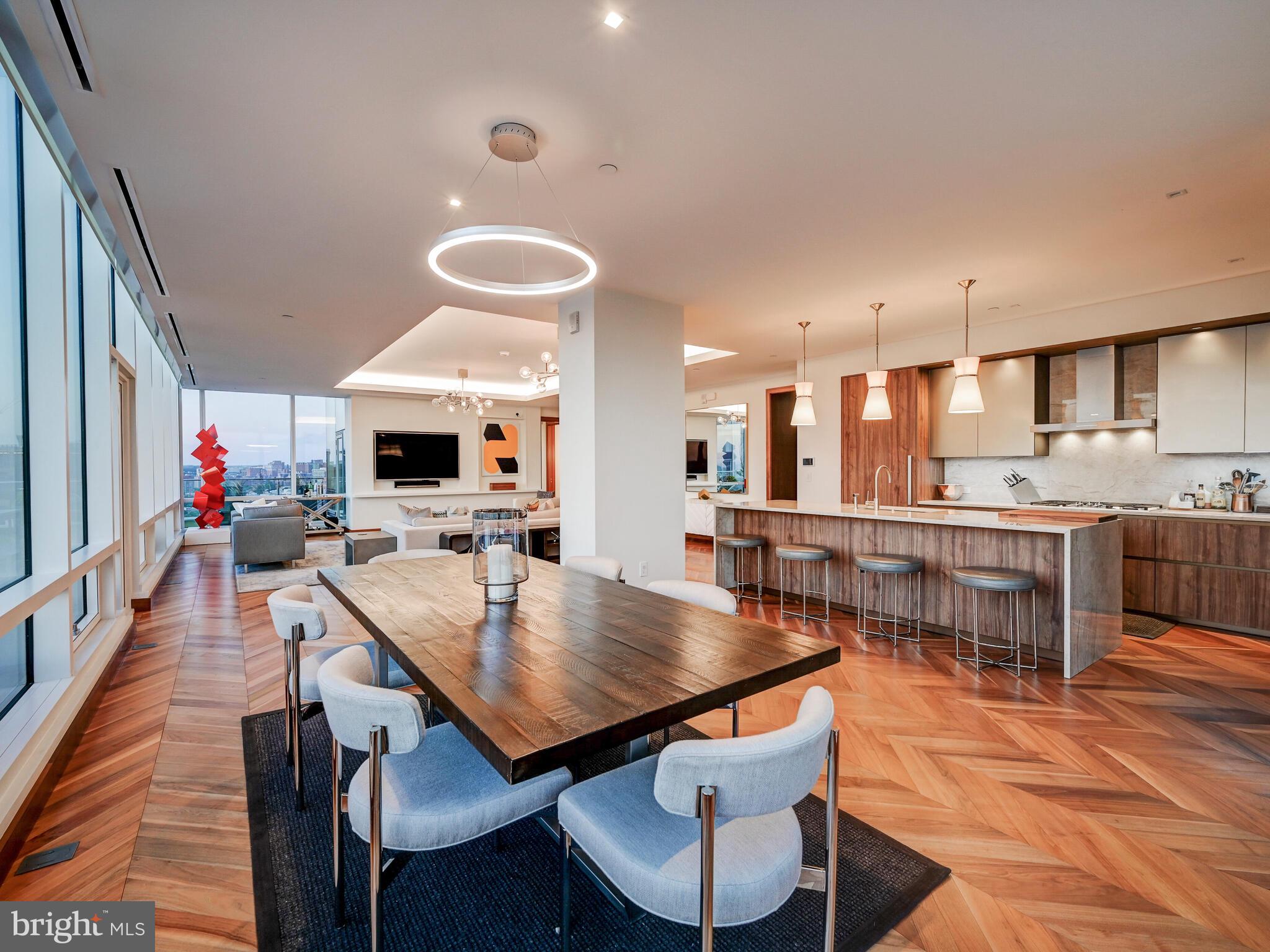 FOUR SEASONS PRIVATE RESIDENCES - Residential