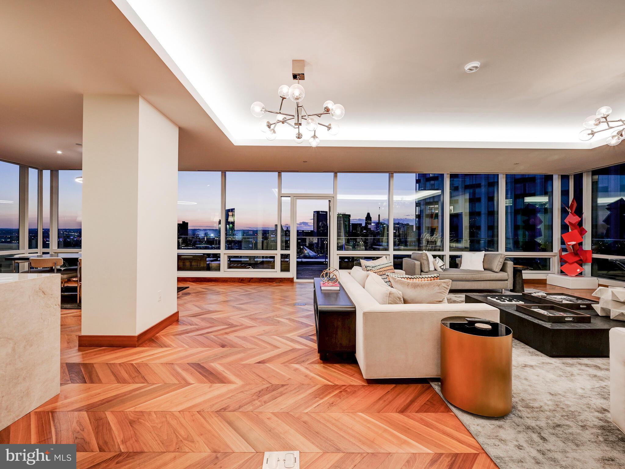FOUR SEASONS PRIVATE RESIDENCES - Residential