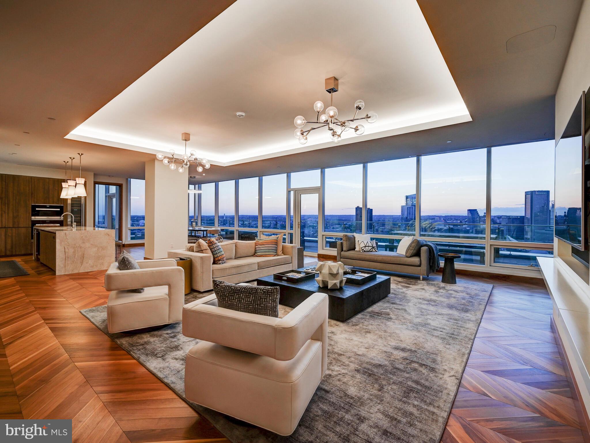 FOUR SEASONS PRIVATE RESIDENCES - Residential