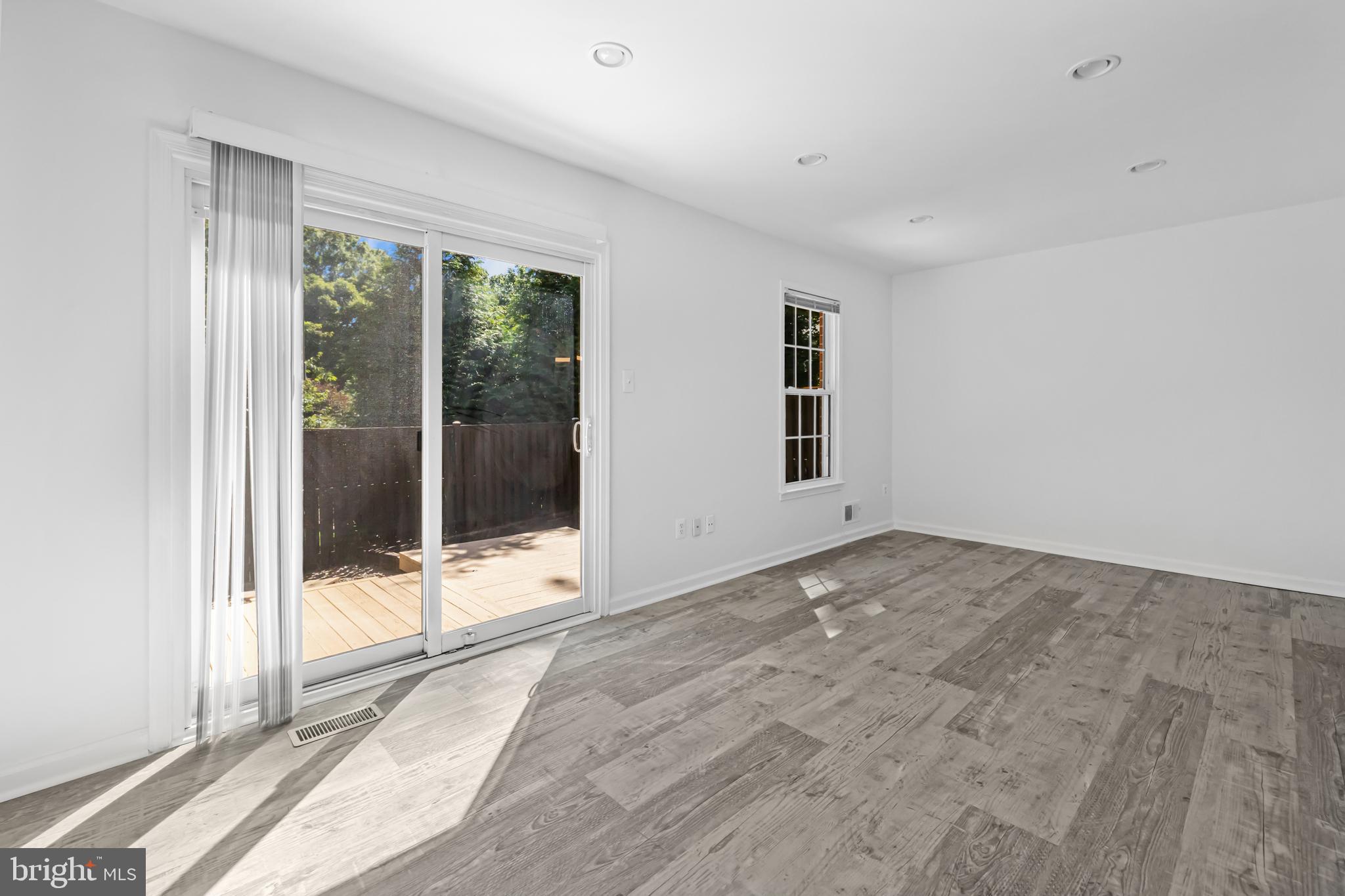 DEEPWOOD - Residential