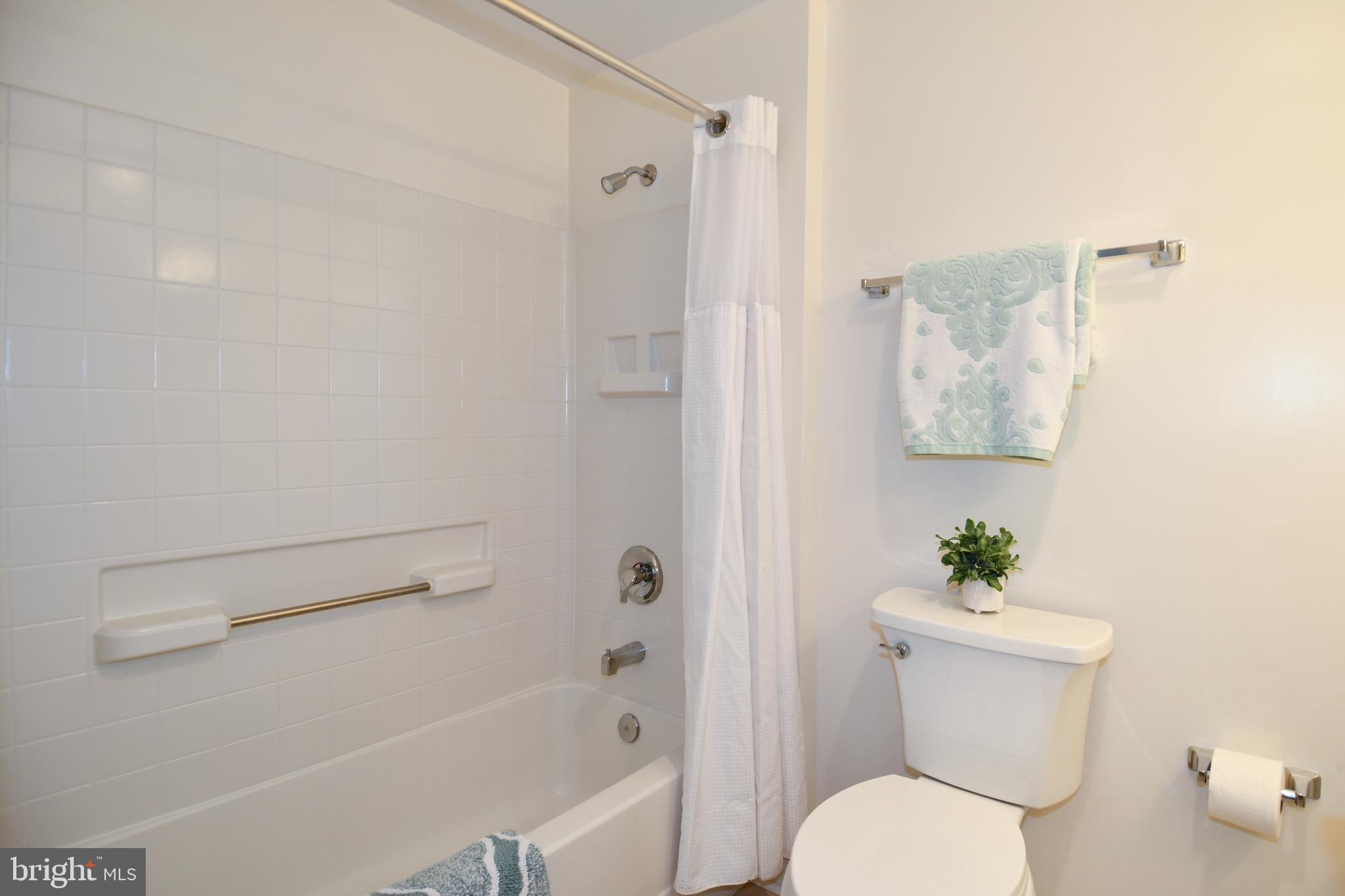 OVERLOOK AT LEISURE WORLD - Residential