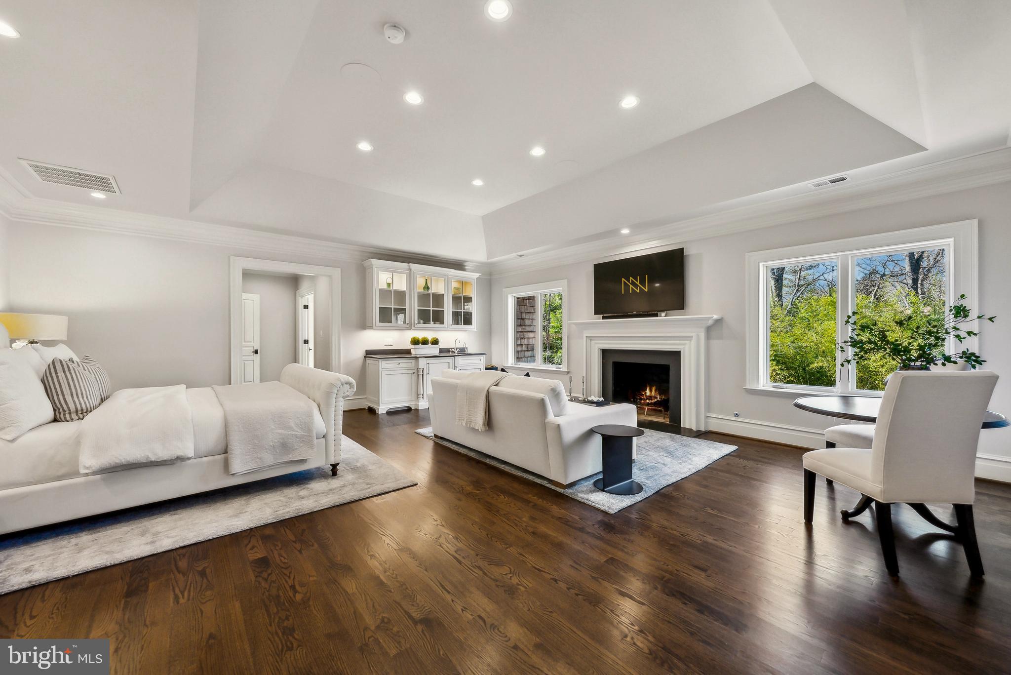 WOODSIDE ESTATES - Residential