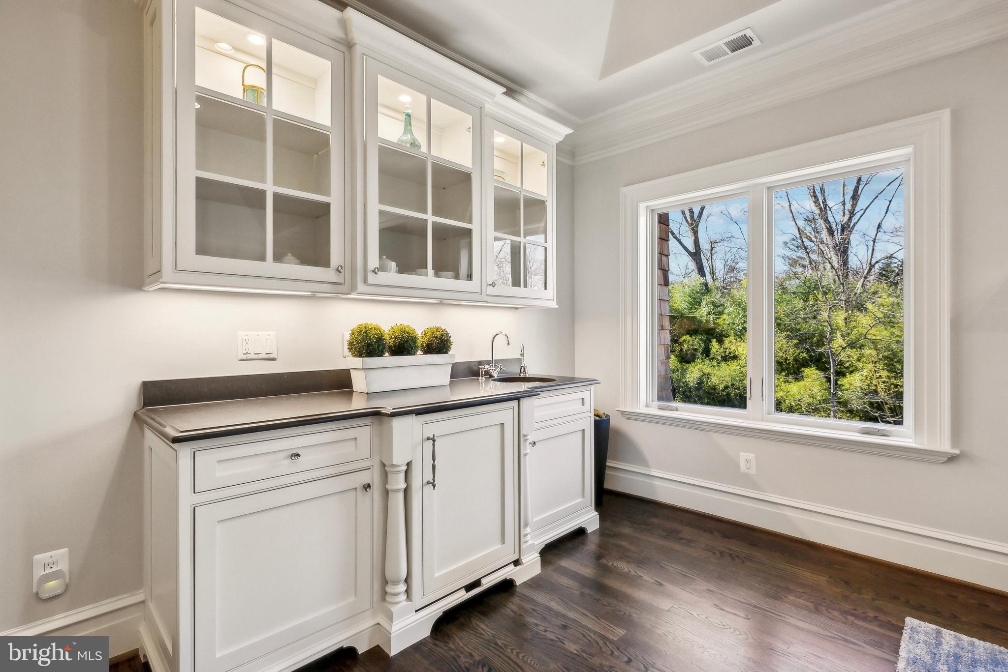 WOODSIDE ESTATES - Residential