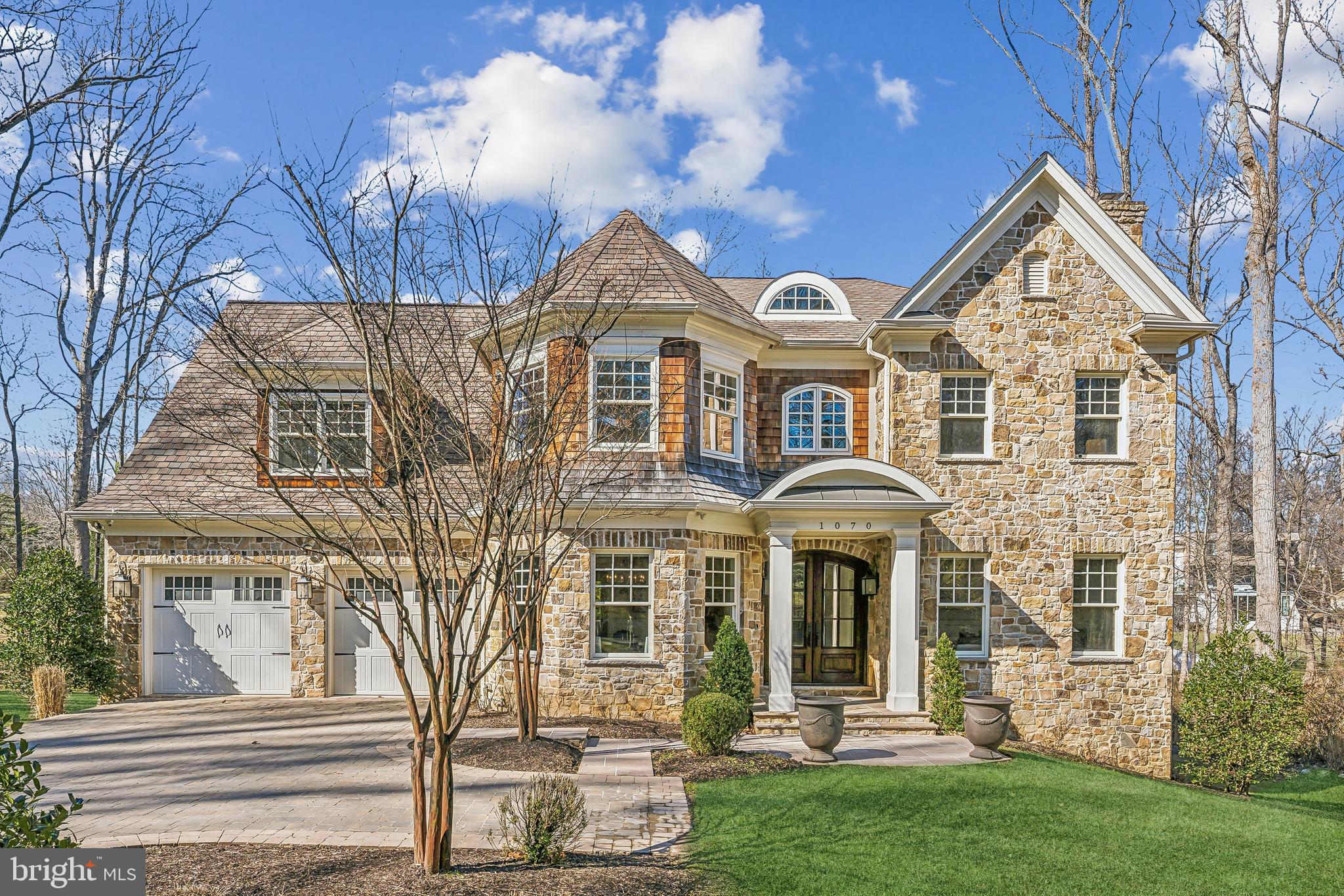 WOODSIDE ESTATES - Residential