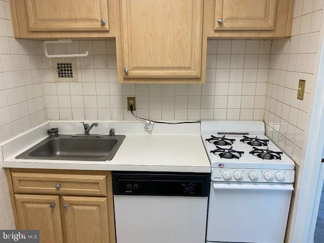 RIVER PLACE NORTH - Residential Lease
