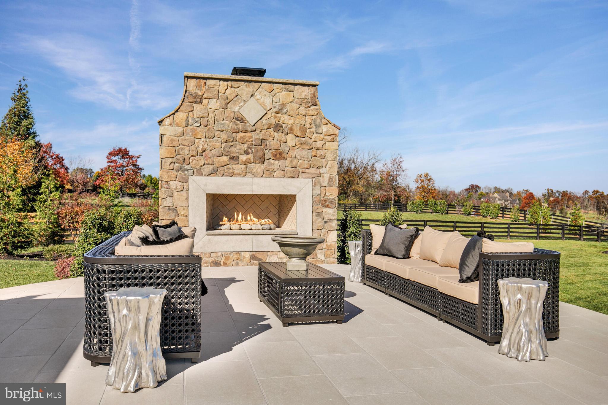 CREIGHTON FARMS - Residential