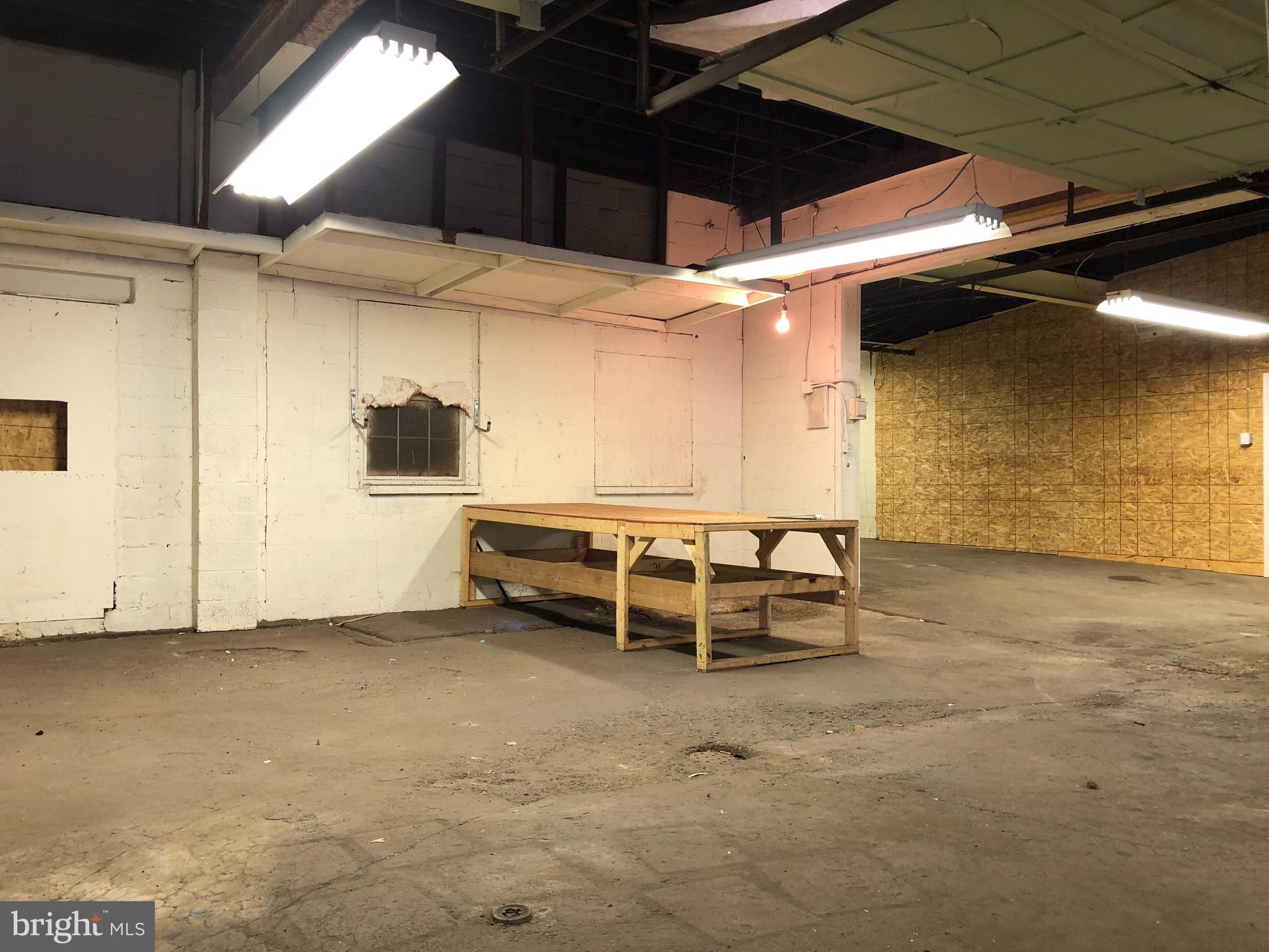 HIGHLANDTOWN - Commercial Lease