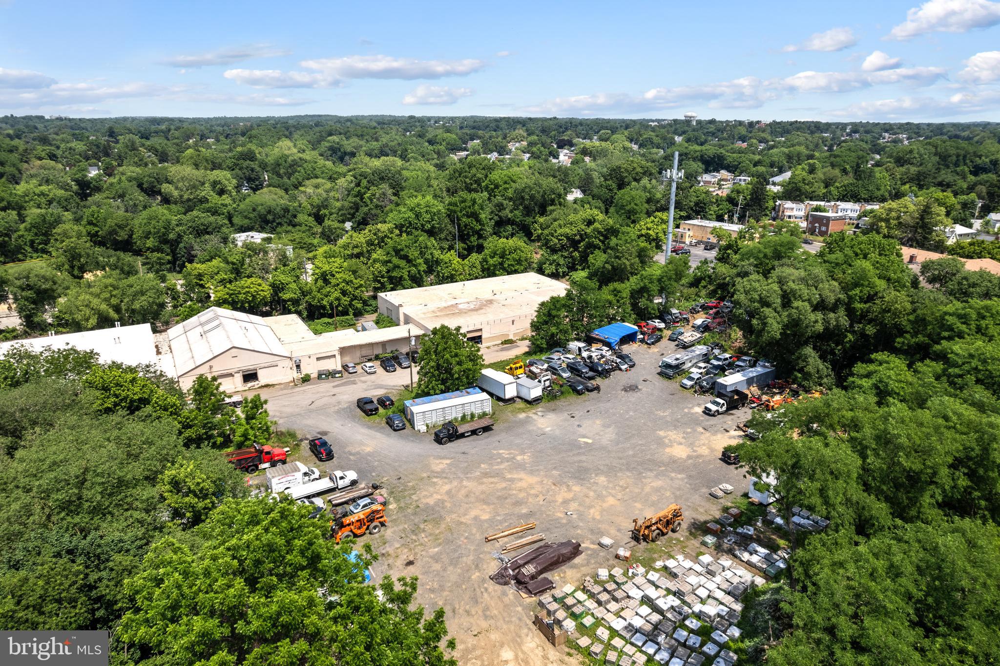 LAWNDALE - Commercial Sale
