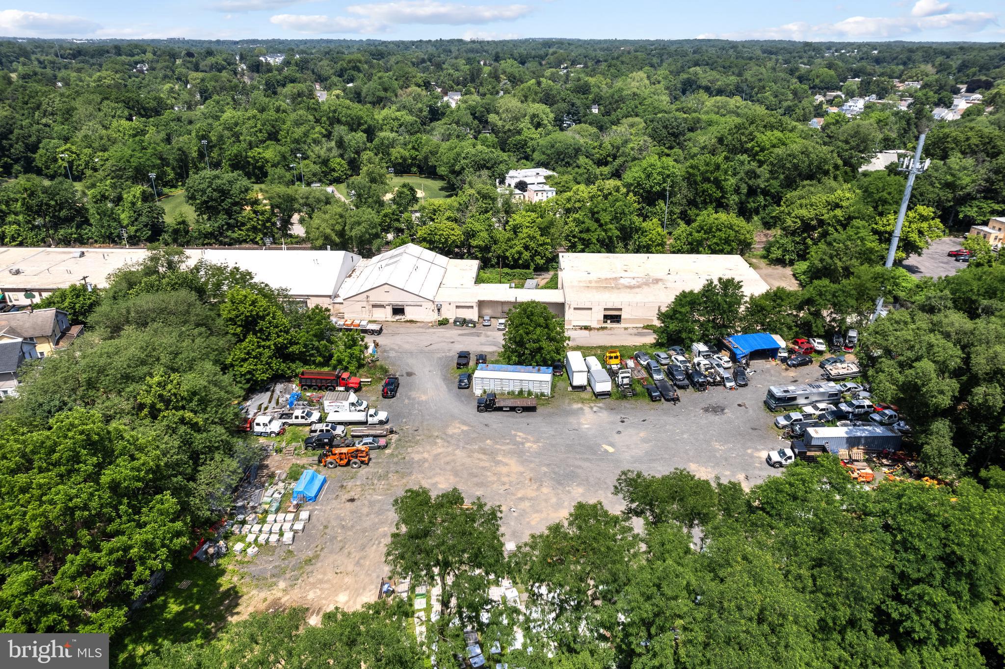 LAWNDALE - Commercial Sale