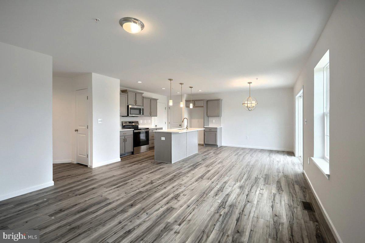 STONE MILL ESTATES - Residential