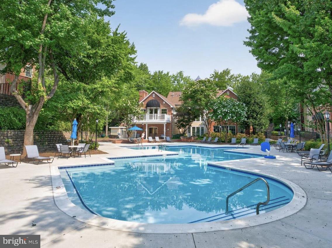 FOUNTAINS AT MCLEAN - Residential