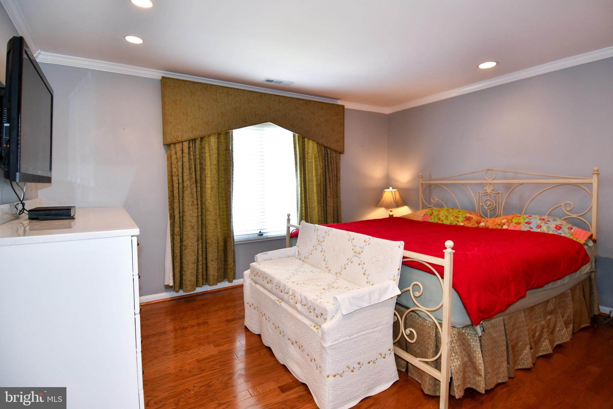 LEISURE WORLD - Residential
