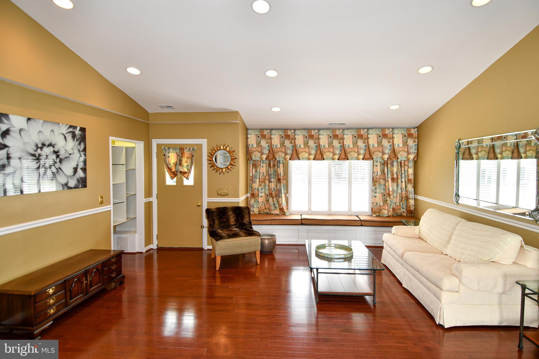 LEISURE WORLD - Residential