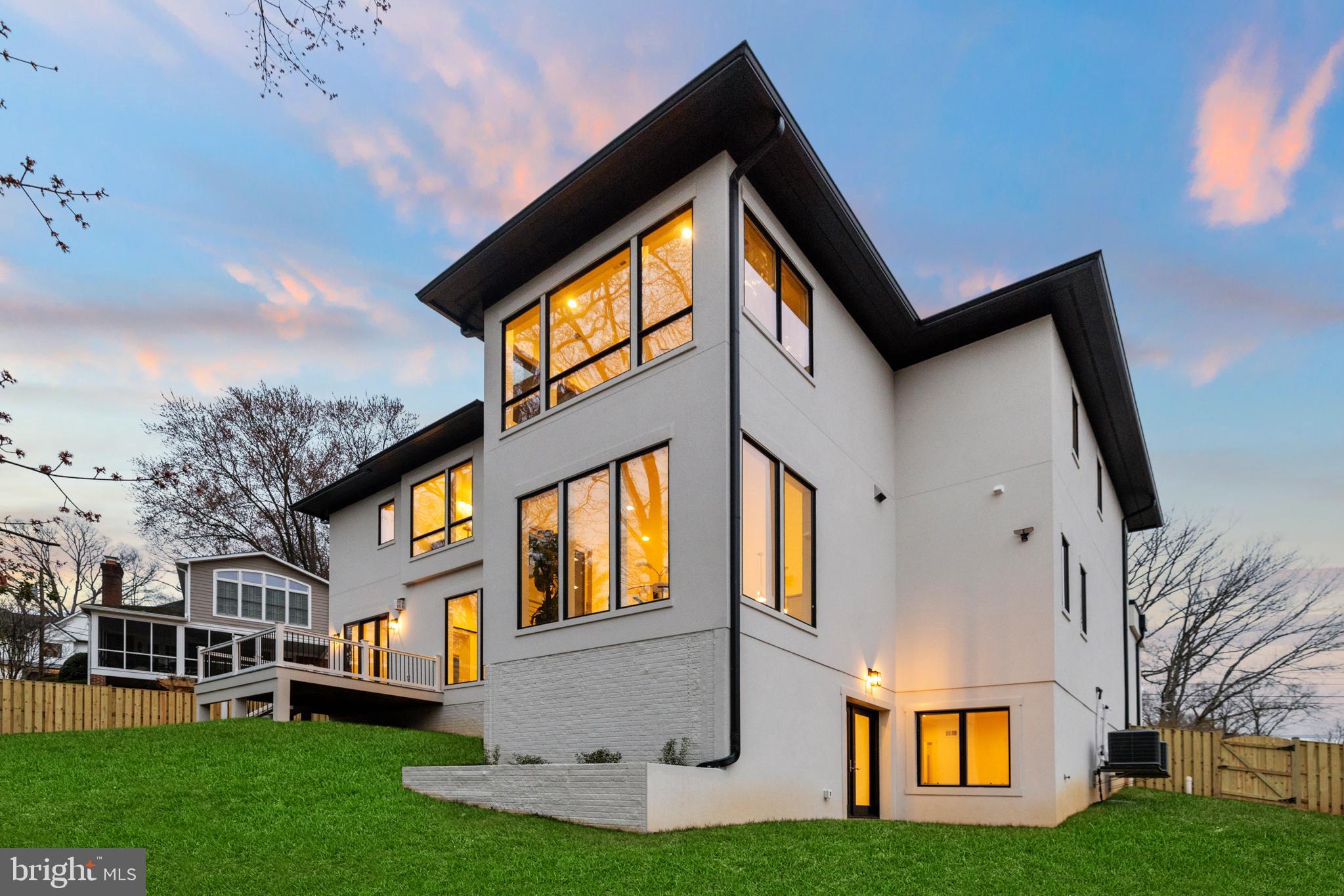 GOLF CLUB MANOR - Residential
