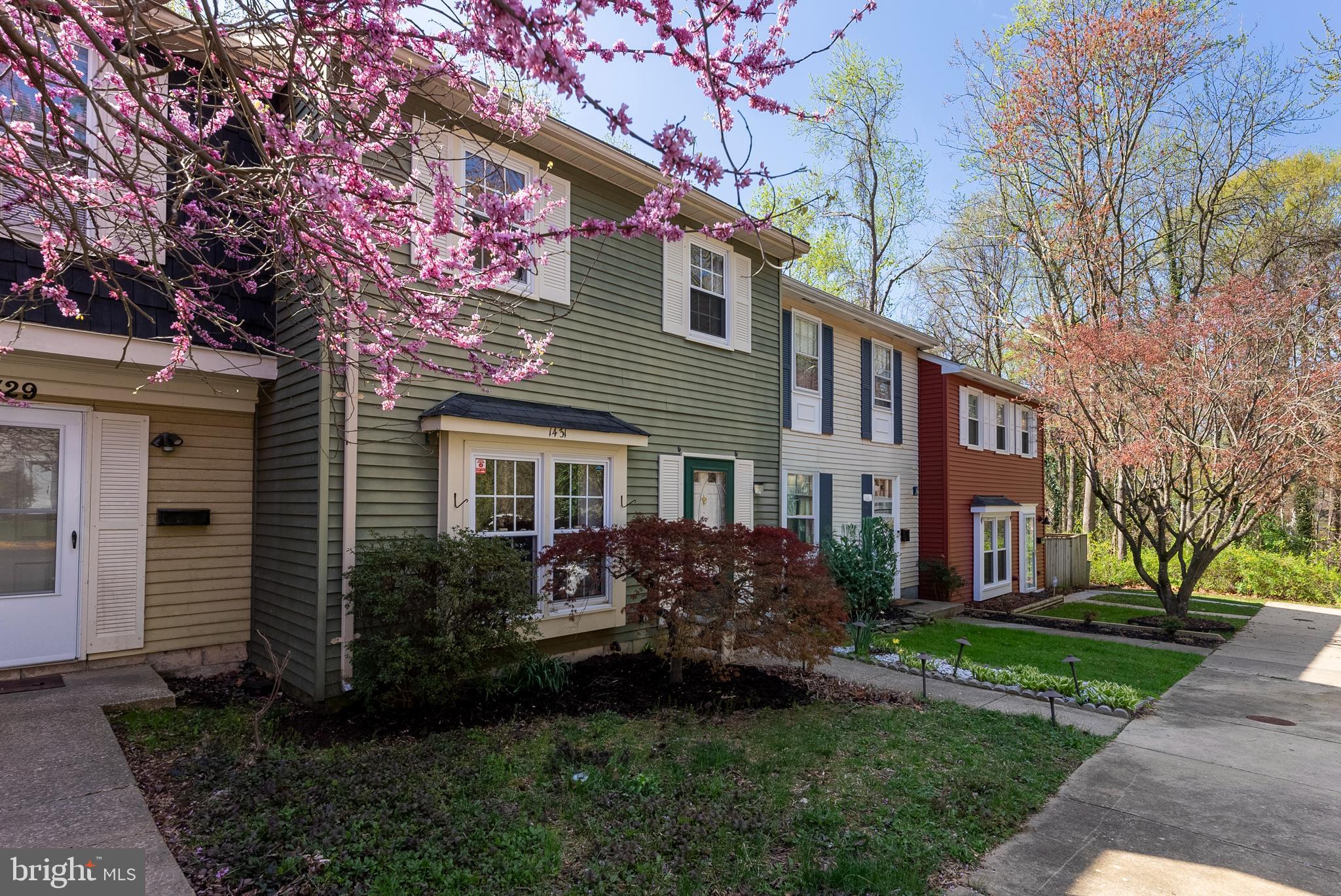 WHISPERING WOODS - Residential