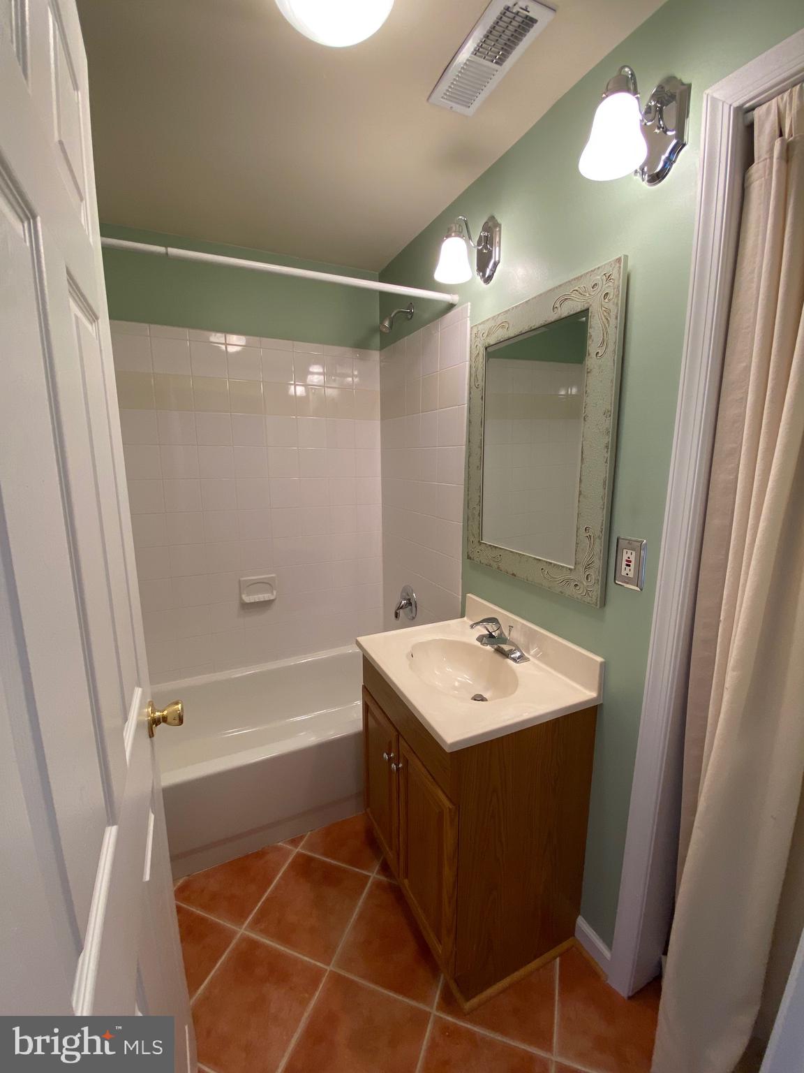 OLD TOWN ALEXANDRIA - Residential Lease