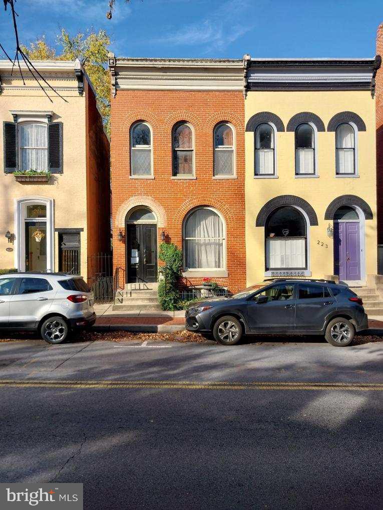 FREDERICK HISTORIC DISTRICT - Residential Lease