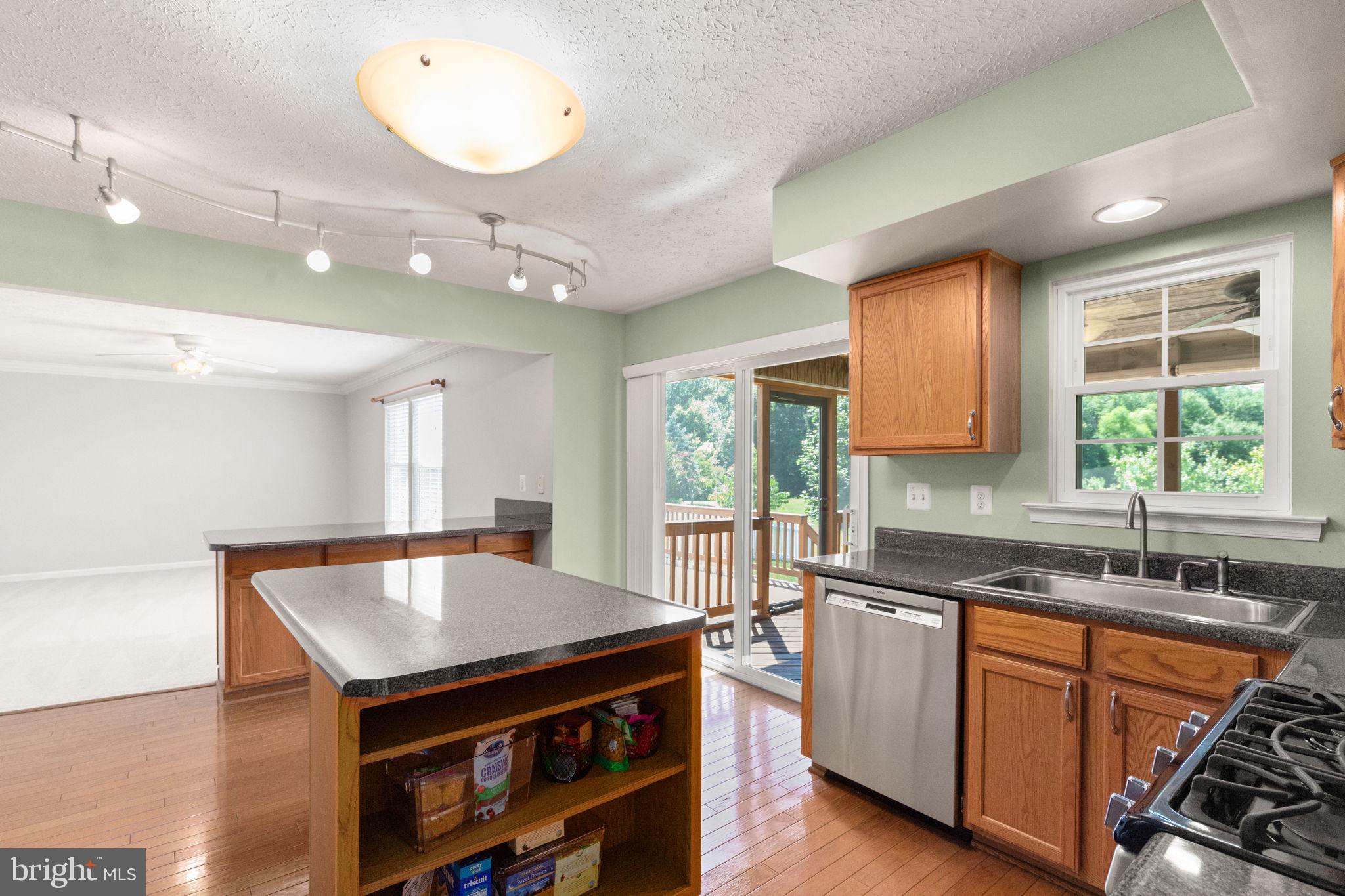 TUCHAHOE FARMS - Residential