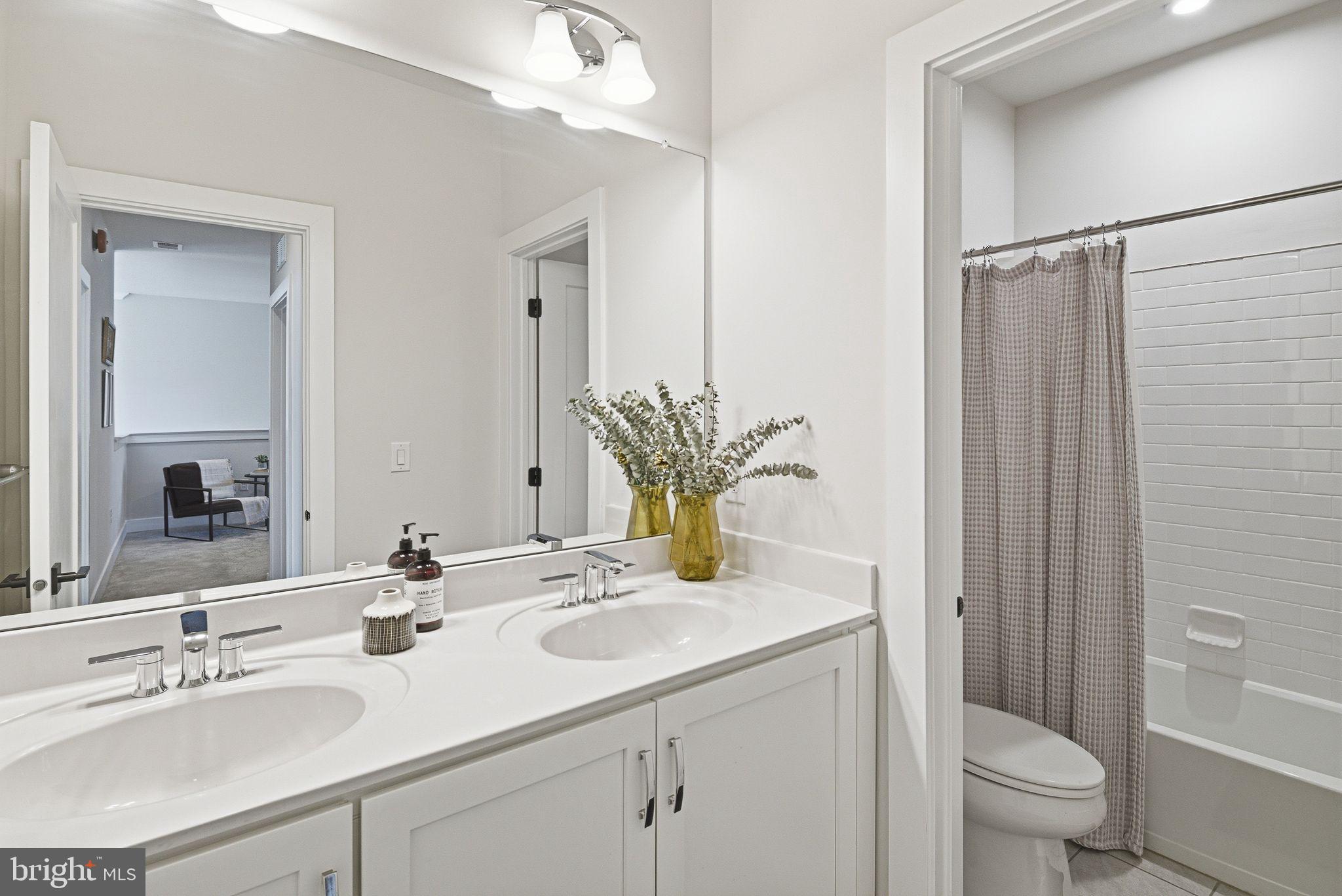 CREEKSIDE AT BLUE BELL - Residential