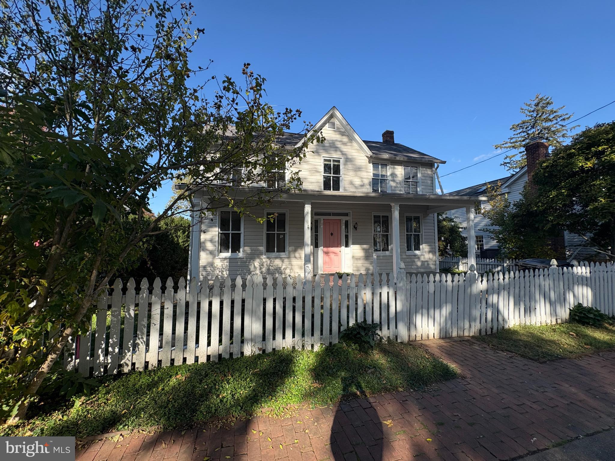 COLONIAL SQUARE - Residential