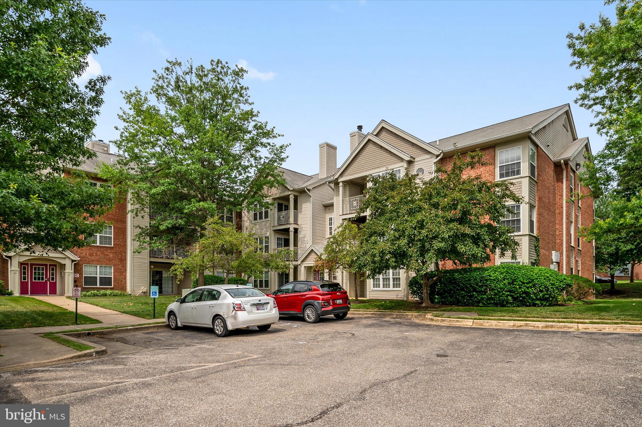 CROMWELL FOUNTAIN - Residential