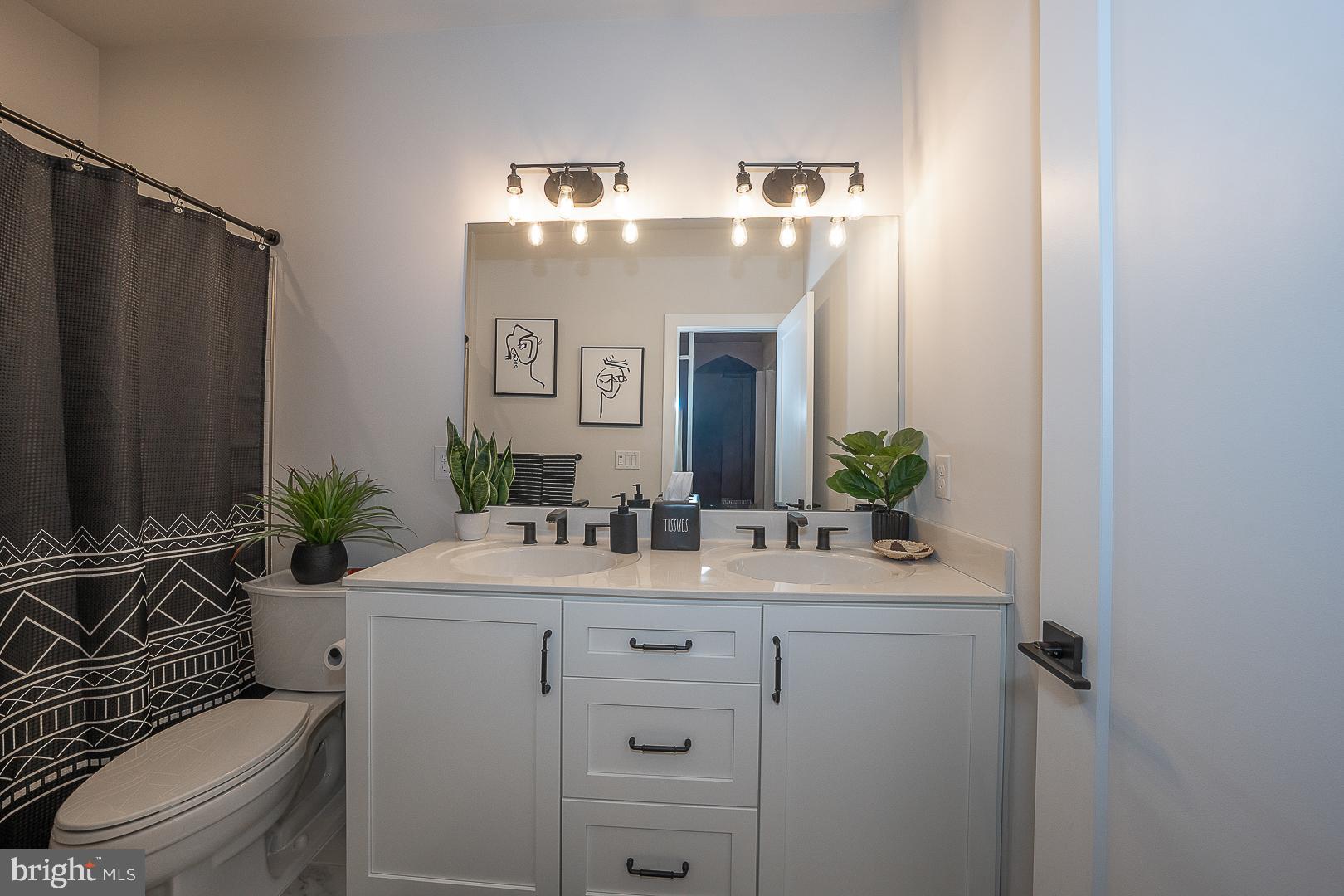 CREEKSIDE AT BLUE BELL - Residential
