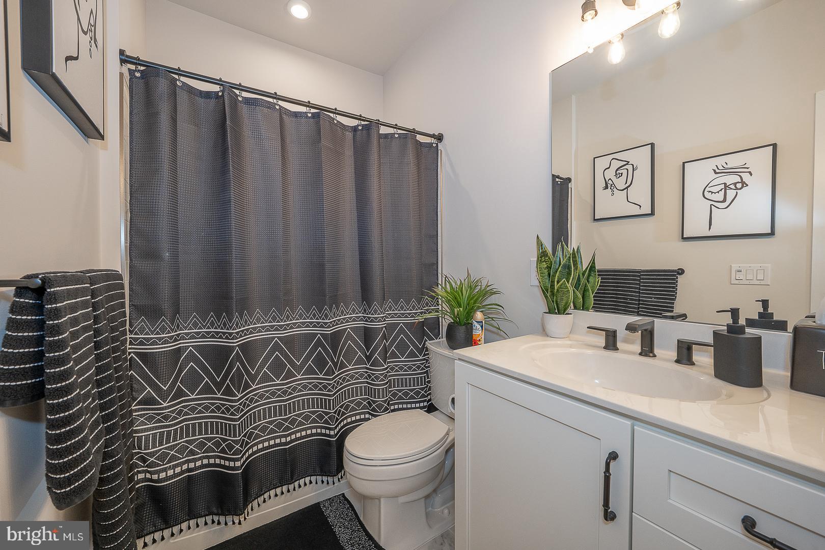 CREEKSIDE AT BLUE BELL - Residential