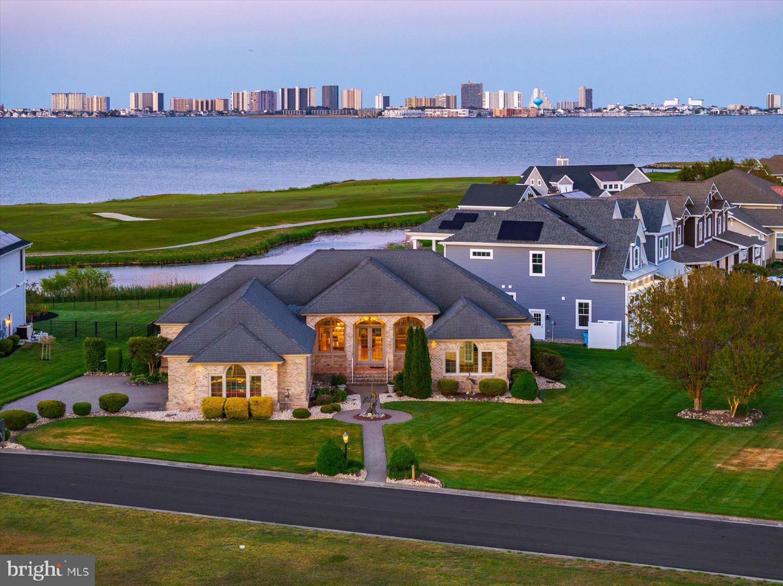 LIGHTHOUSE SOUND - Residential