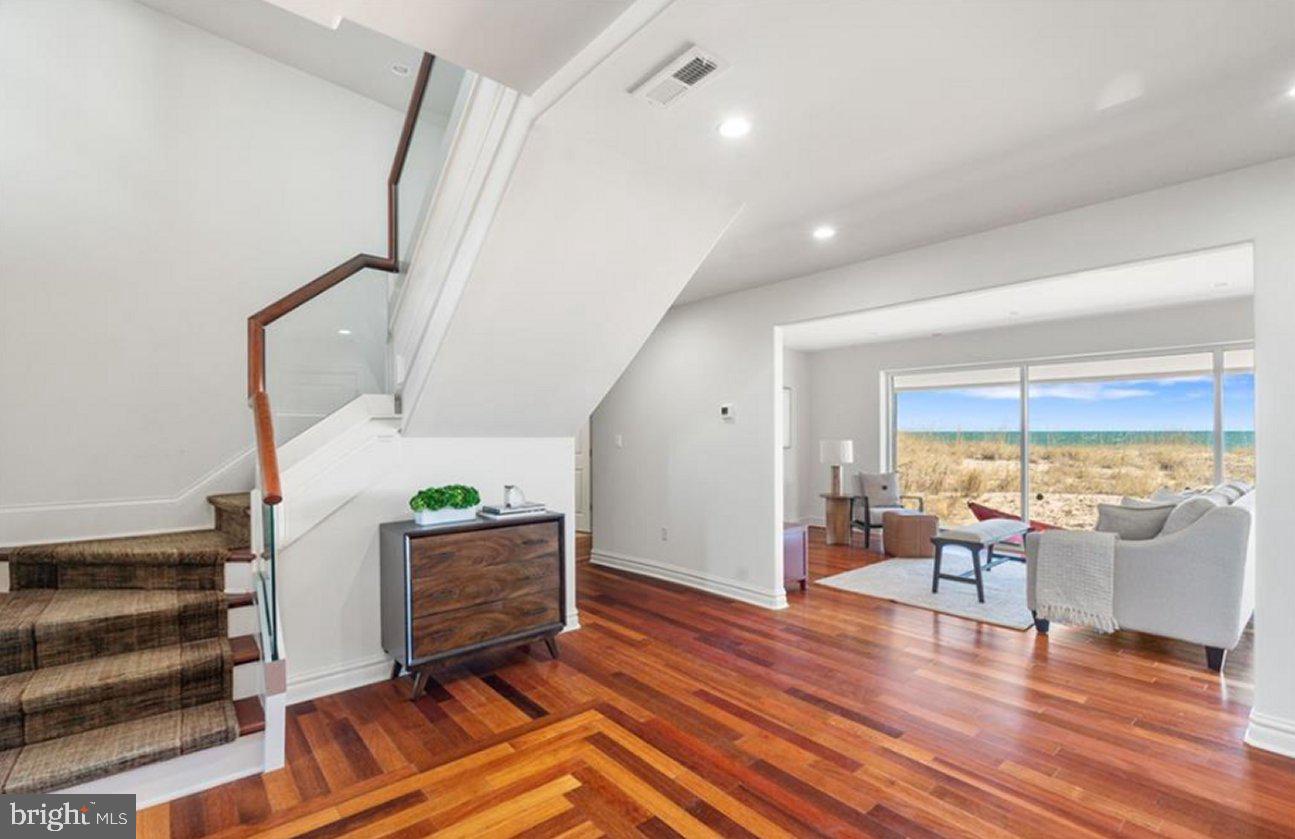 SANDBRIDGE BEACH - Residential
