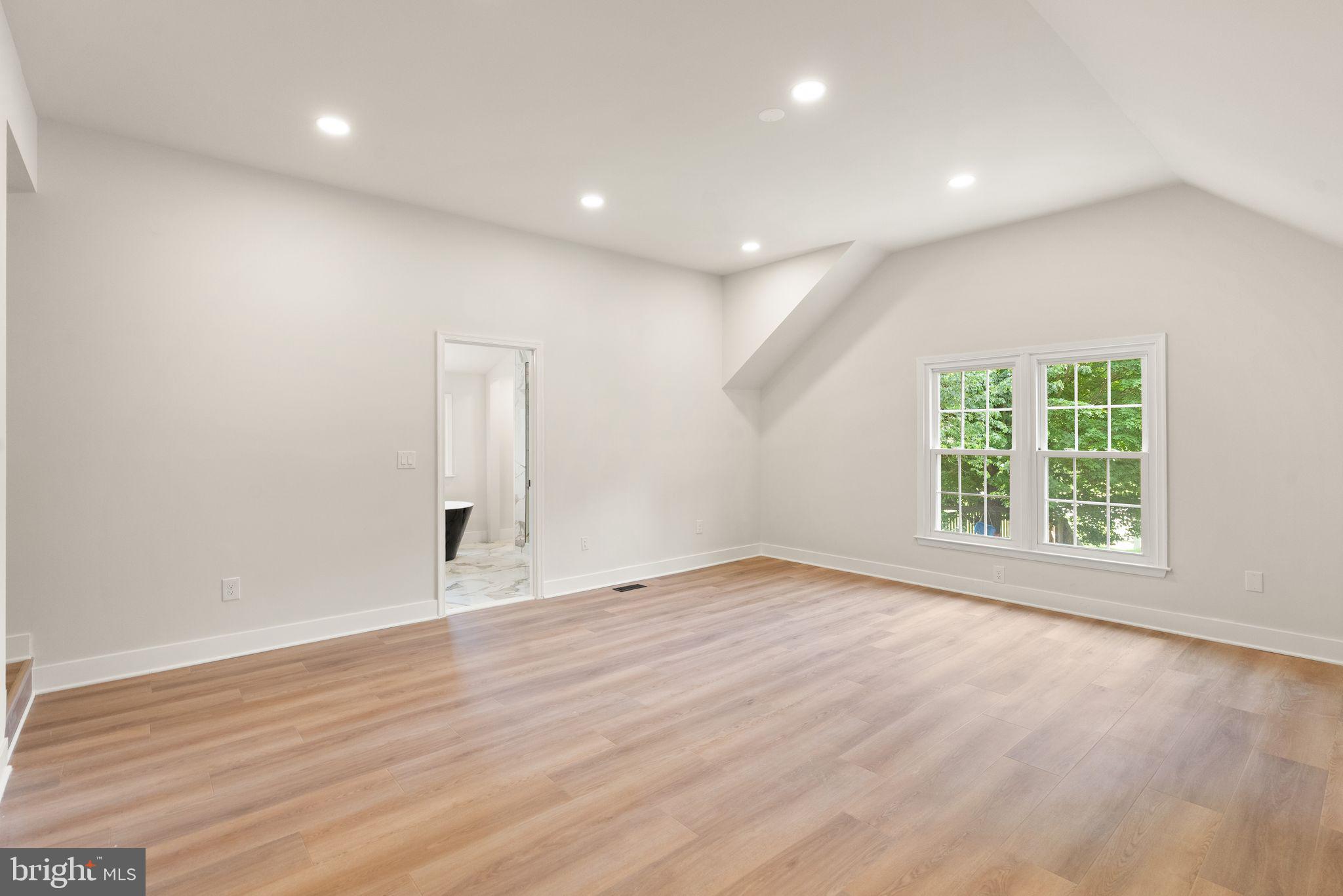POPLAR TREE WOODS - Residential