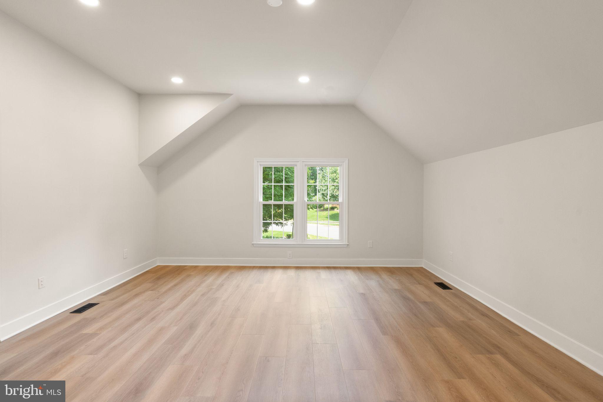 POPLAR TREE WOODS - Residential
