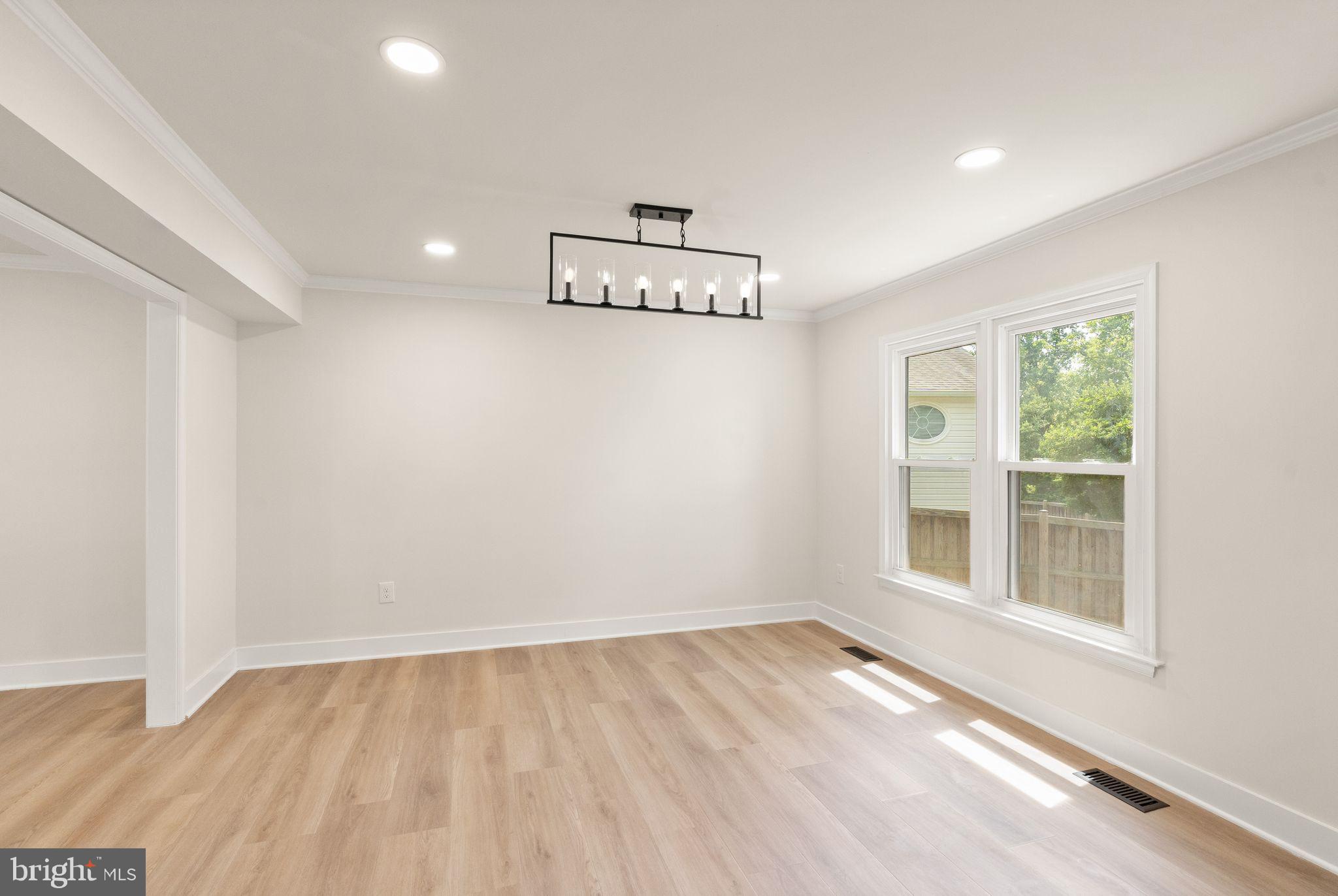 POPLAR TREE WOODS - Residential