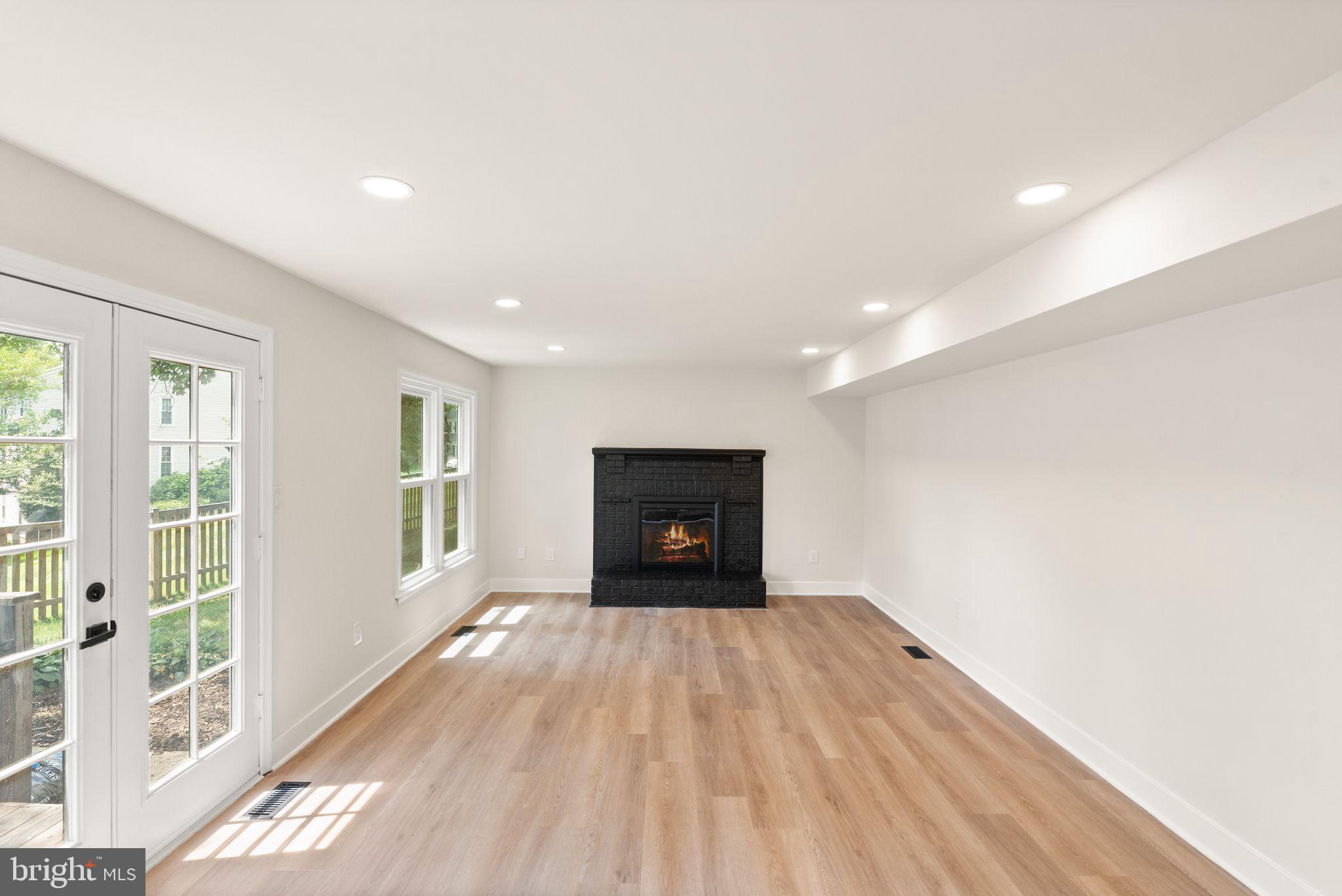 POPLAR TREE WOODS - Residential