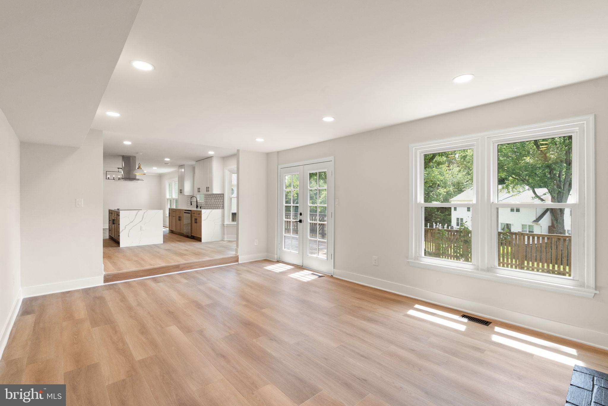 POPLAR TREE WOODS - Residential