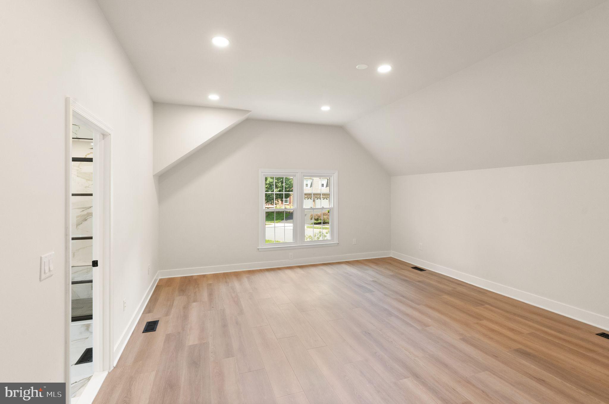 POPLAR TREE WOODS - Residential