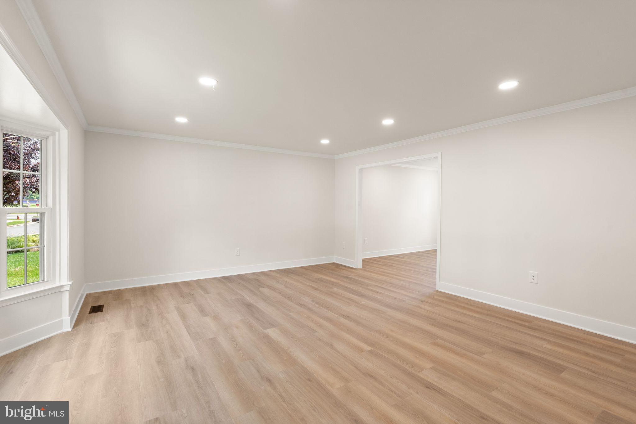 POPLAR TREE WOODS - Residential