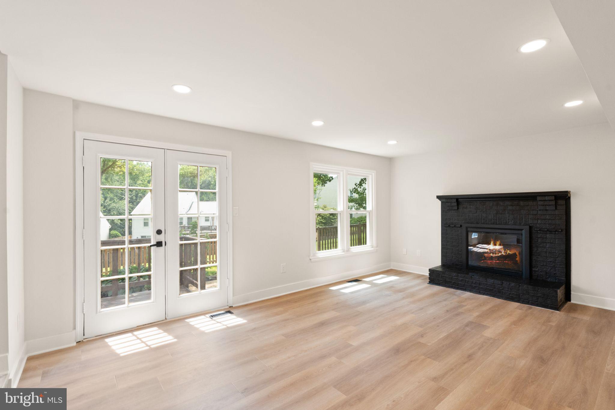 POPLAR TREE WOODS - Residential