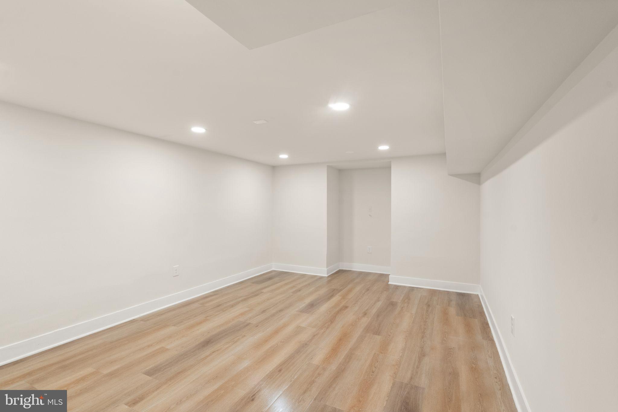 POPLAR TREE WOODS - Residential