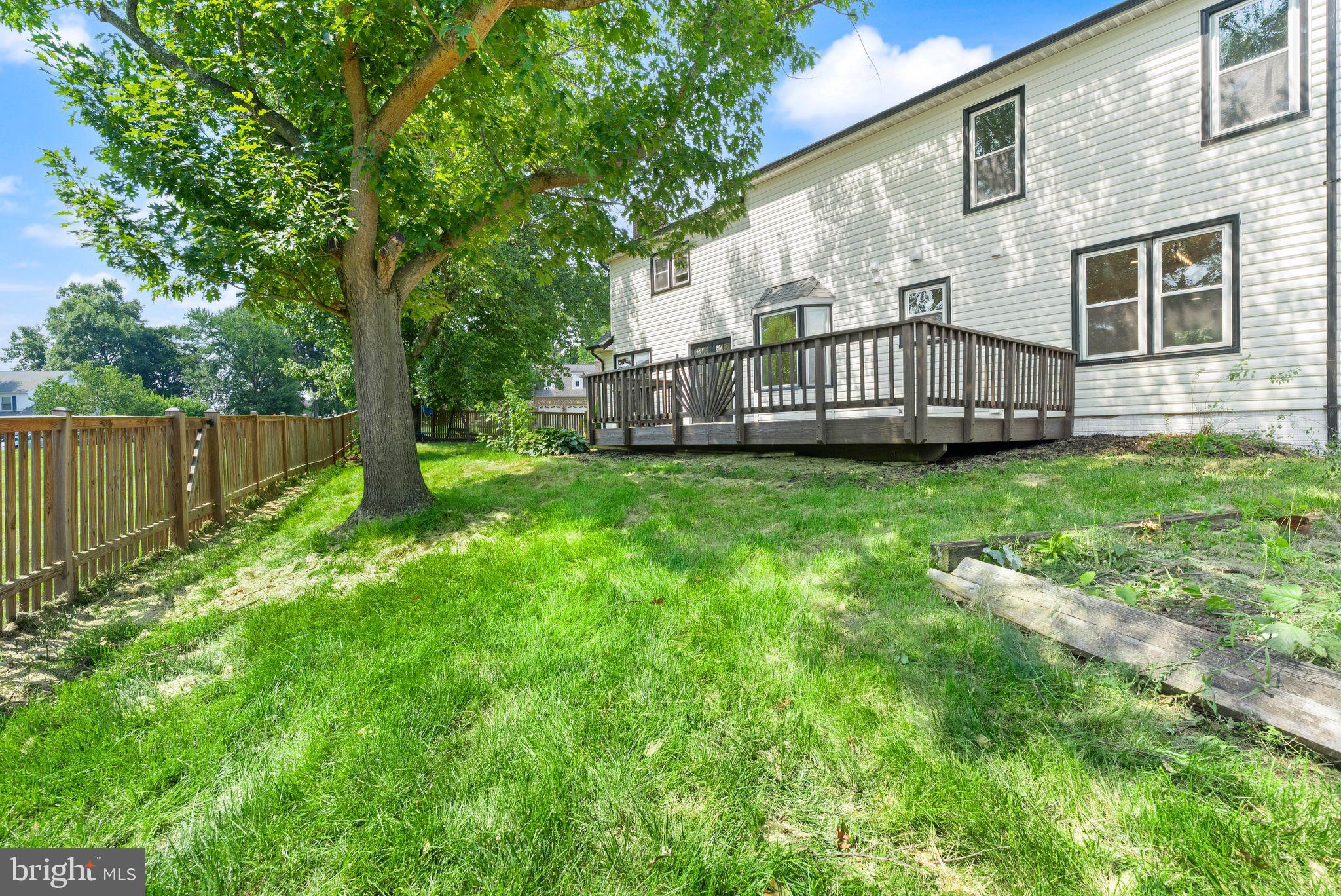 POPLAR TREE WOODS - Residential